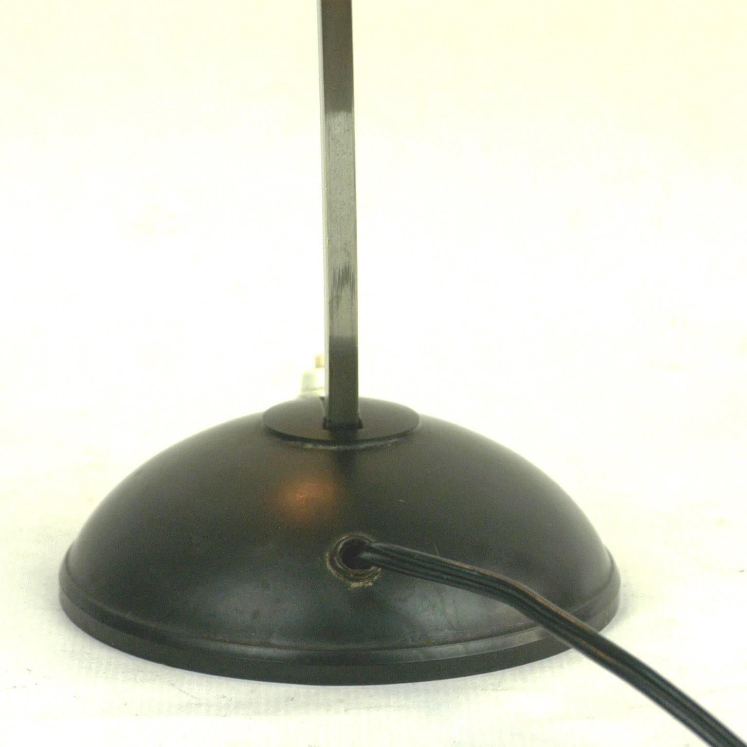 Mid-20th Century Black 1930s Bauhaus Style Bakelit Table or Desk Lamp