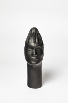 escultura figurativa en cerámica negra de diseño del siglo xx visage de Le Vaucour 1950