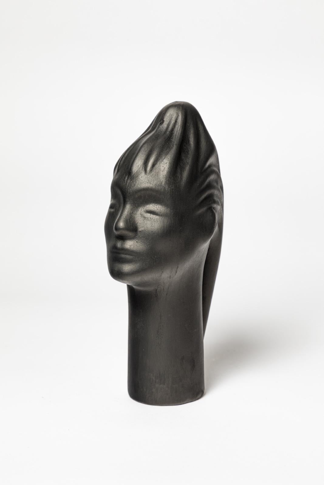 escultura figurativa en cerámica negra de diseño del siglo xx visage de Le Vaucour 1950 Moderno de mediados de siglo en venta