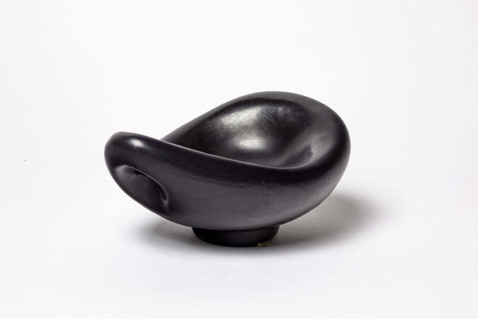 Black 20th century design ceramic dish or vide poche 1950 style of Jouve  In Excellent Condition In Neuilly-en- sancerre, FR