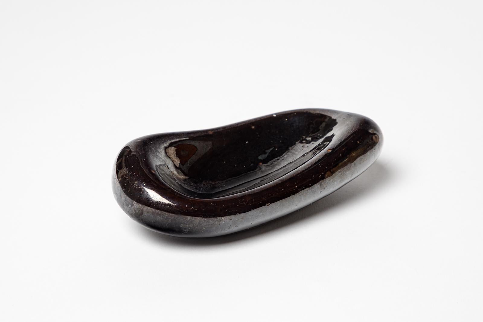 Français Plat ou vide poche en céramique noire design du 20ème siècle par Guy-Roland Marcy 1950 en vente