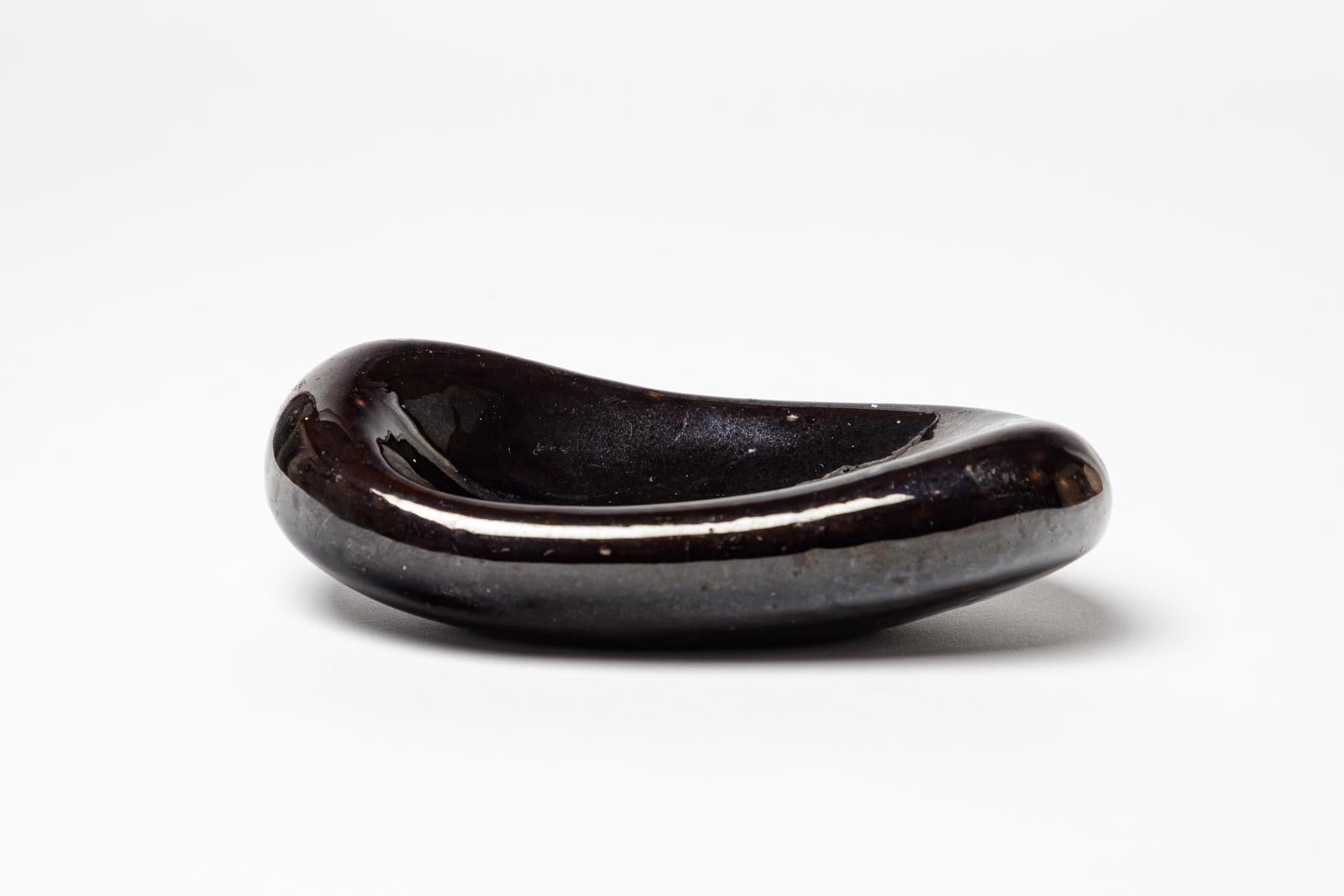 20ième siècle Plat ou vide poche en céramique noire design du 20ème siècle par Guy-Roland Marcy 1950 en vente