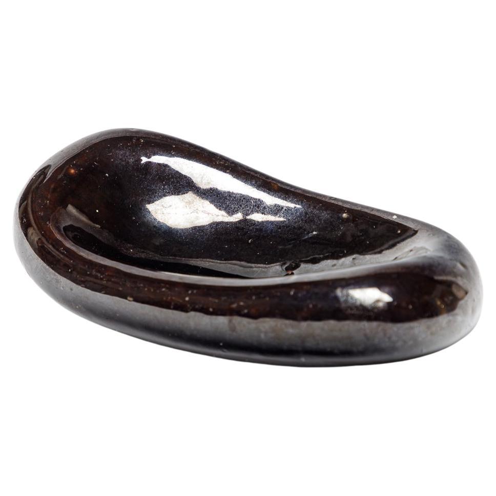 Plat ou vide poche en céramique noire design du 20ème siècle par Guy-Roland Marcy 1950 en vente