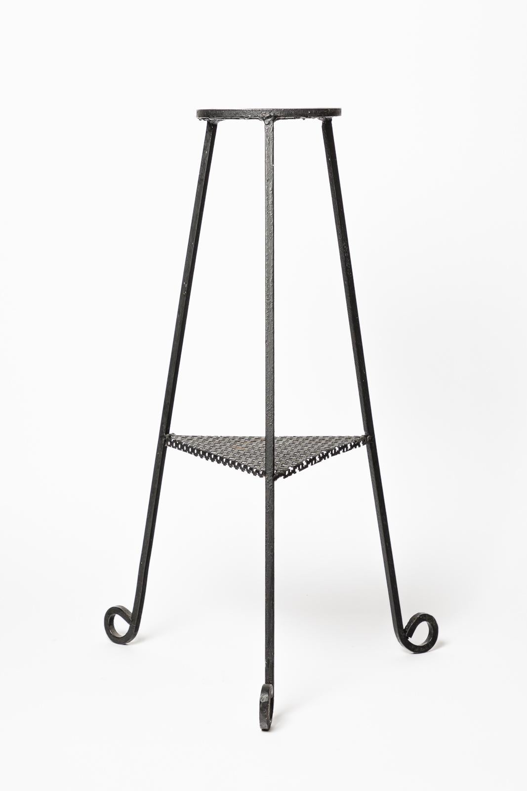 Attribuito a Mathieu Mategot

Tavolo in metallo nero di design del 20° secolo - porta piante o piedistallo

Condizioni originali perfette

Altezza 72 cm
Grande alla base 42 cm