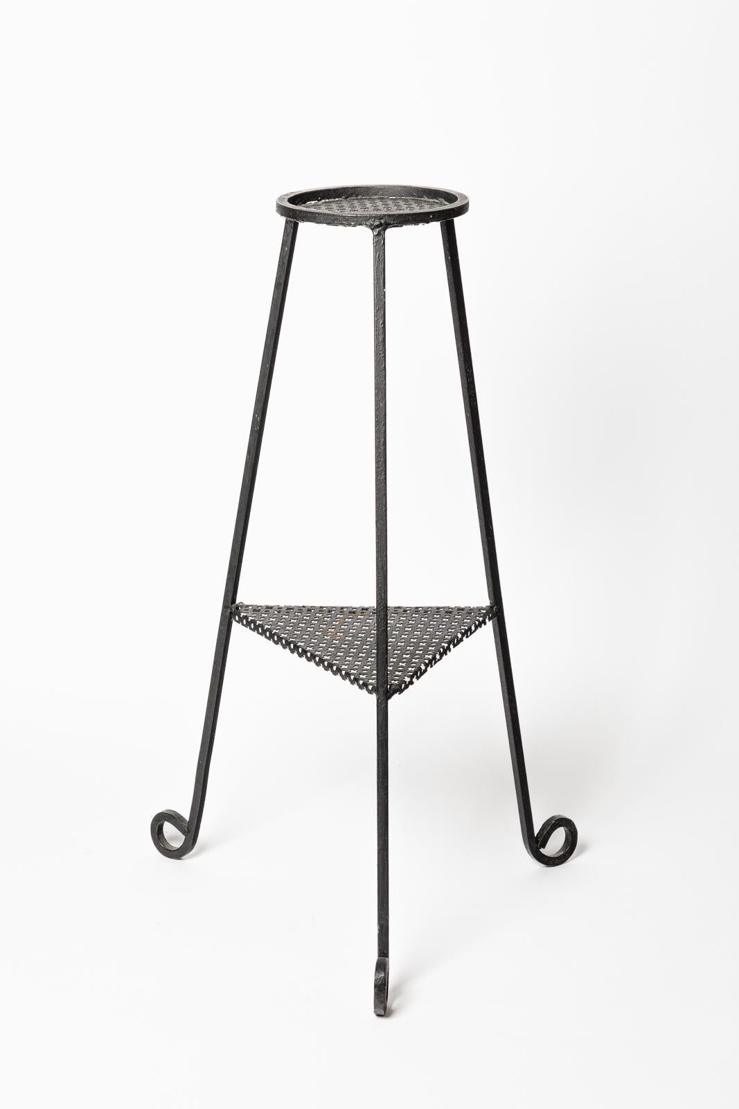 Mid-Century moderno Piedistallo o portapiante in metallo nero di design del XX secolo att. a Mategot Mathieu in vendita