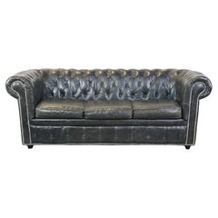 Vintage Black 2.5-seater cowhide leather English chesterfield sofa with charming details