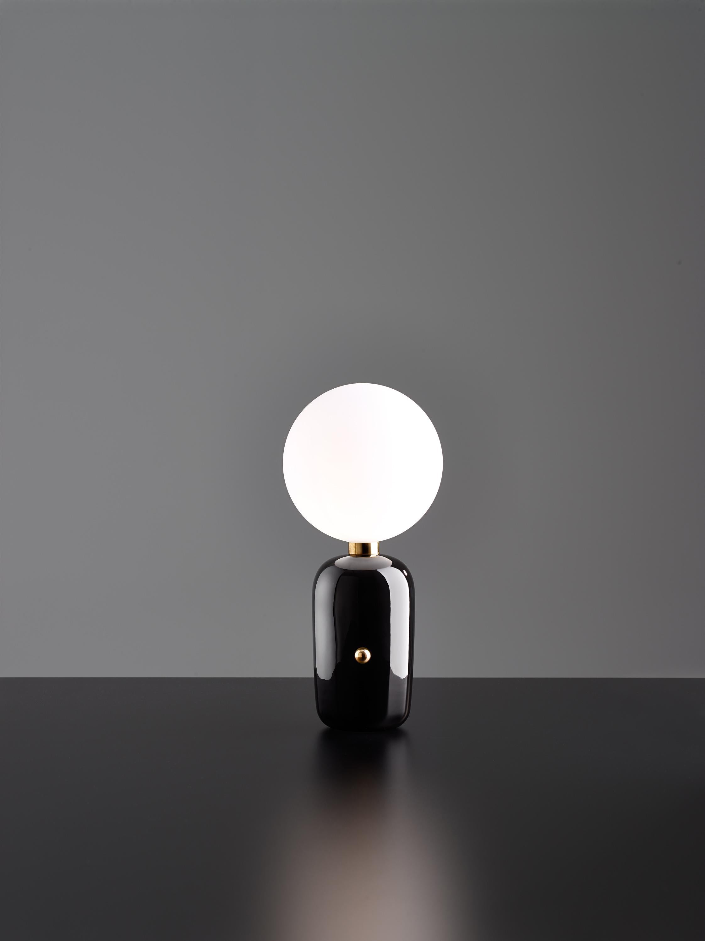 Espagnol Lampe de table A&M PE noire de Parachilna en vente