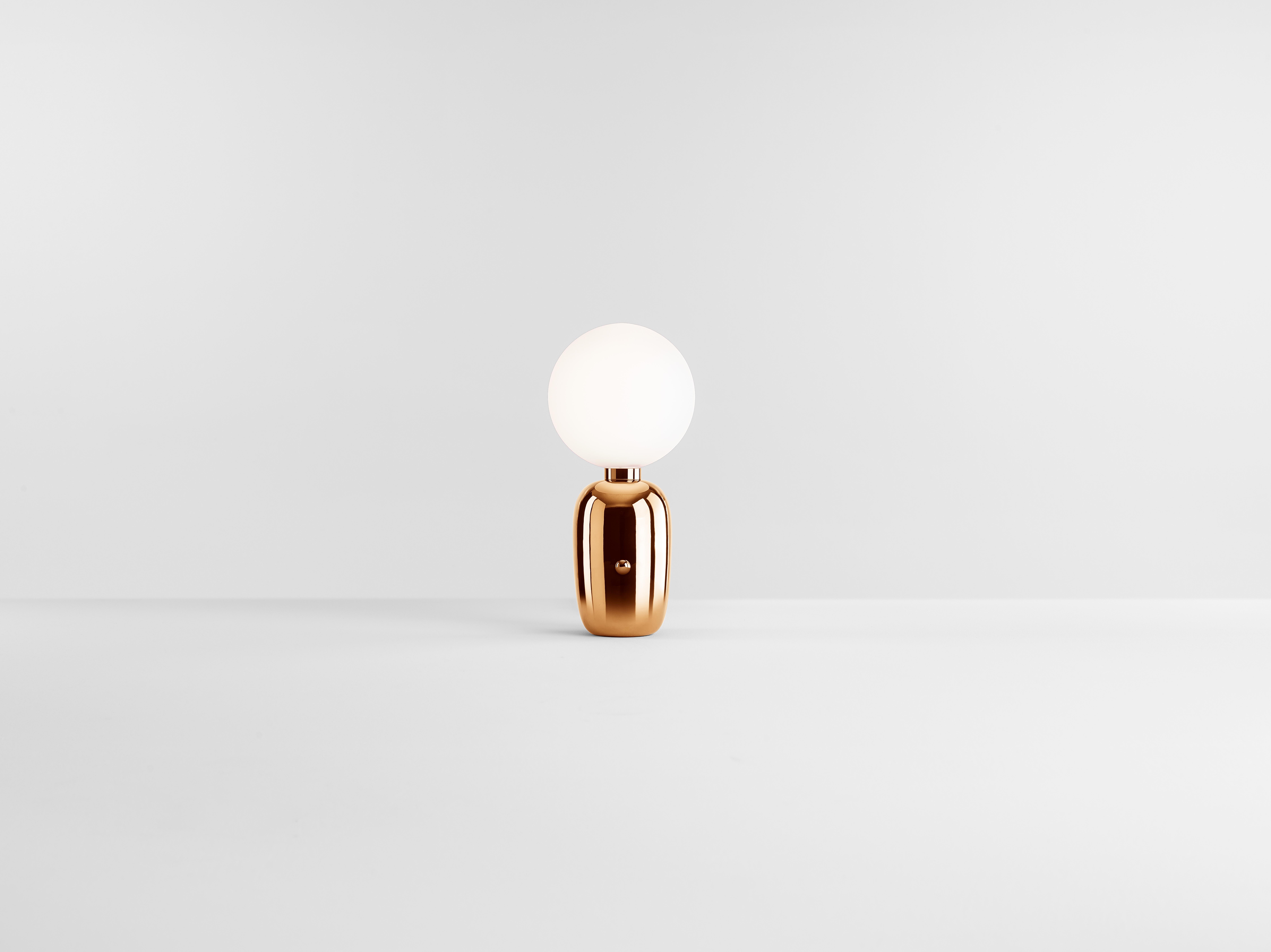 Lampe de table A&M PE noire de Parachilna Neuf - En vente à Geneve, CH