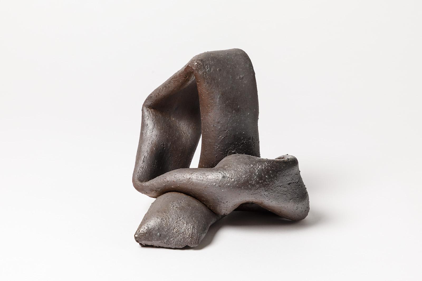 Joelle Deroubaix

Elegant black abstract stoneware ceramic sculpture.

Signed : DEROUBAIX

20th mi-century design realised circa 1975.

Original perfect conditions.

Measures: Height 14cm, large 15cm, depth 16cm.
   