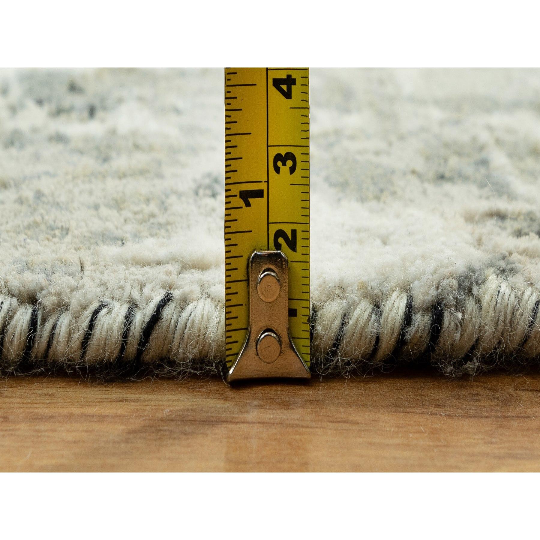 Schwarz Abstrakt Design Wolle und Seide Handgeknüpft Weicher Flor Runde Orientteppich im Angebot 4