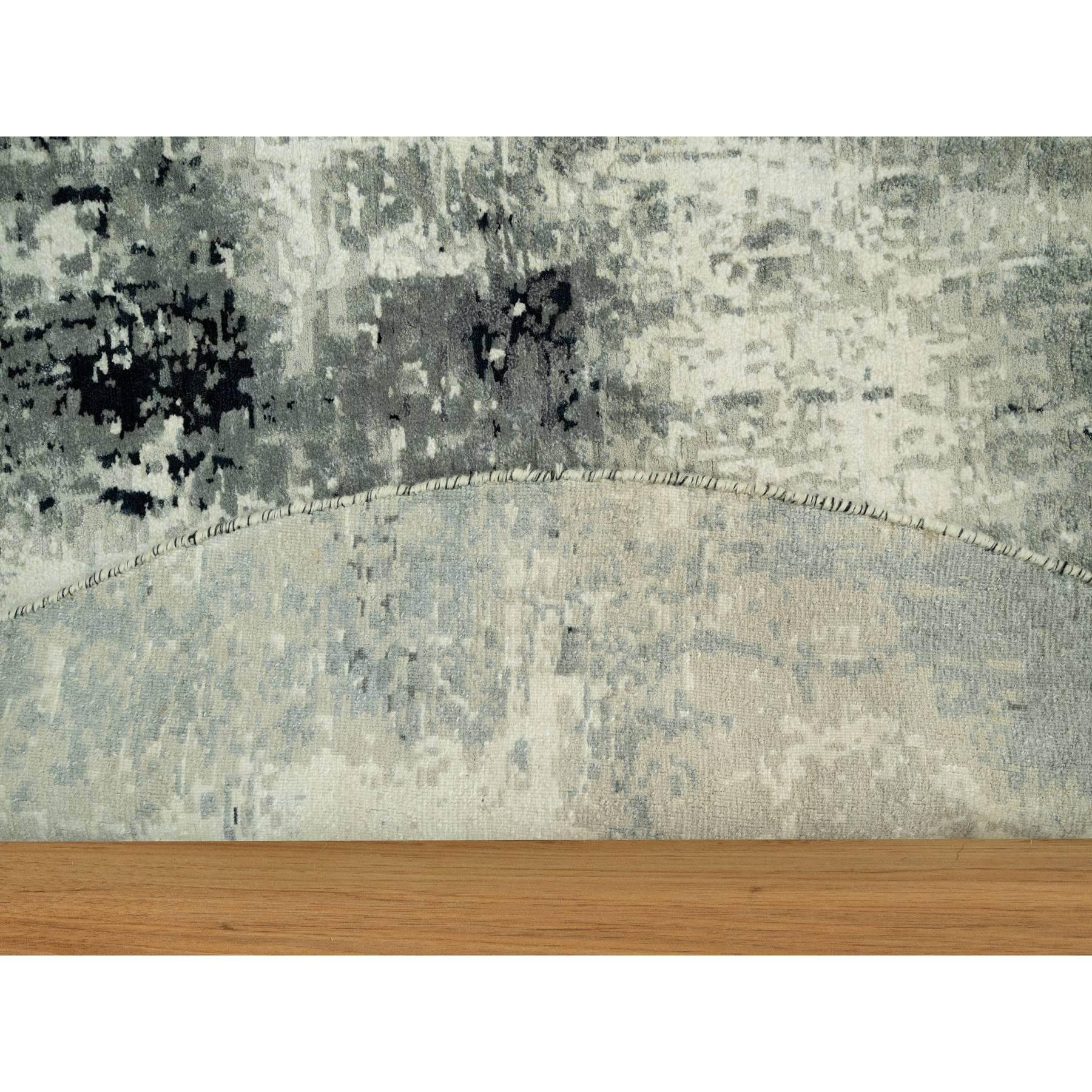 Schwarz Abstrakt Design Wolle und Seide Handgeknüpft Weicher Flor Runde Orientteppich (Indisch) im Angebot