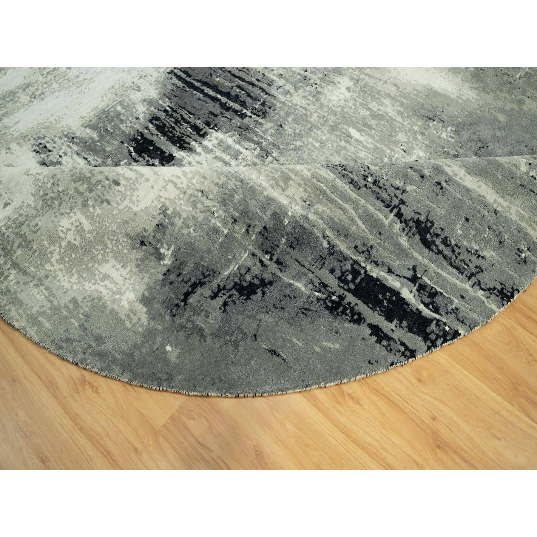 Schwarz Abstrakt Design Wolle und Seide Handgeknüpft Weicher Flor Runde Orientteppich (21. Jahrhundert und zeitgenössisch) im Angebot