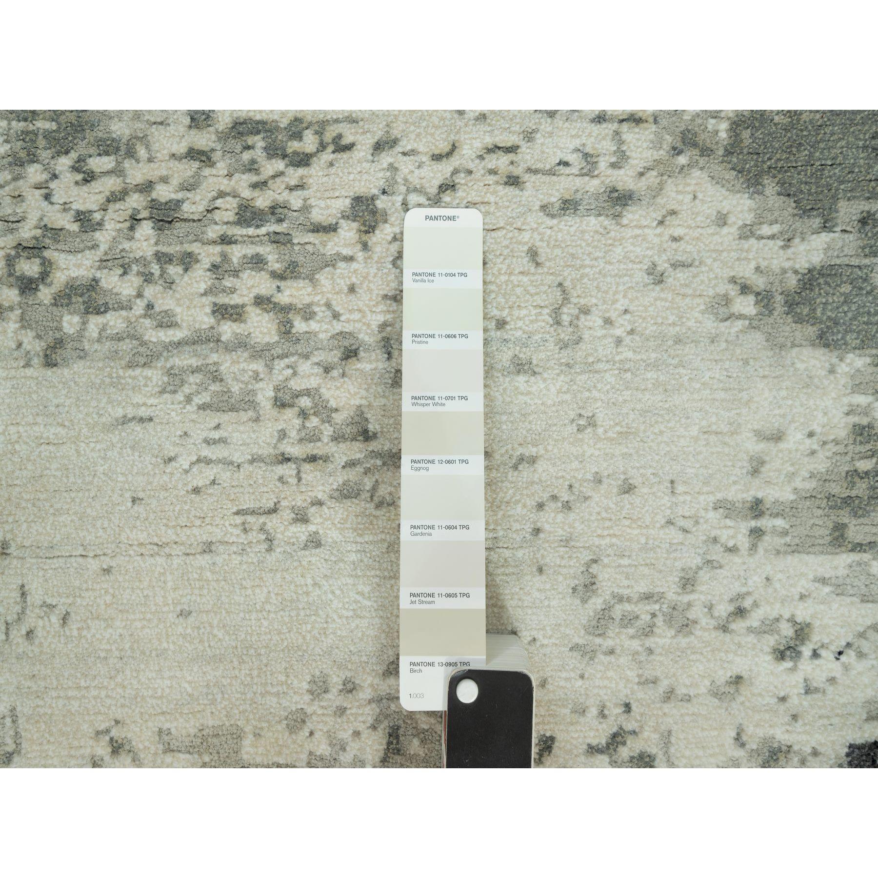 Schwarz Abstrakt Design Wolle und Seide Handgeknüpft Weicher Flor Runde Orientteppich im Angebot 1