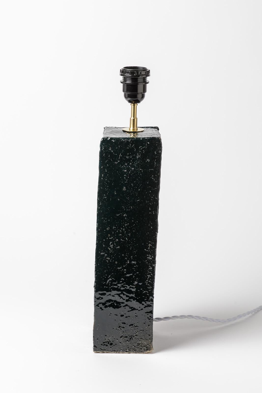 Mid-Century Modern Lampe de bureau en céramique et grès noir abstrait  Éclairage signé, 1980 en vente