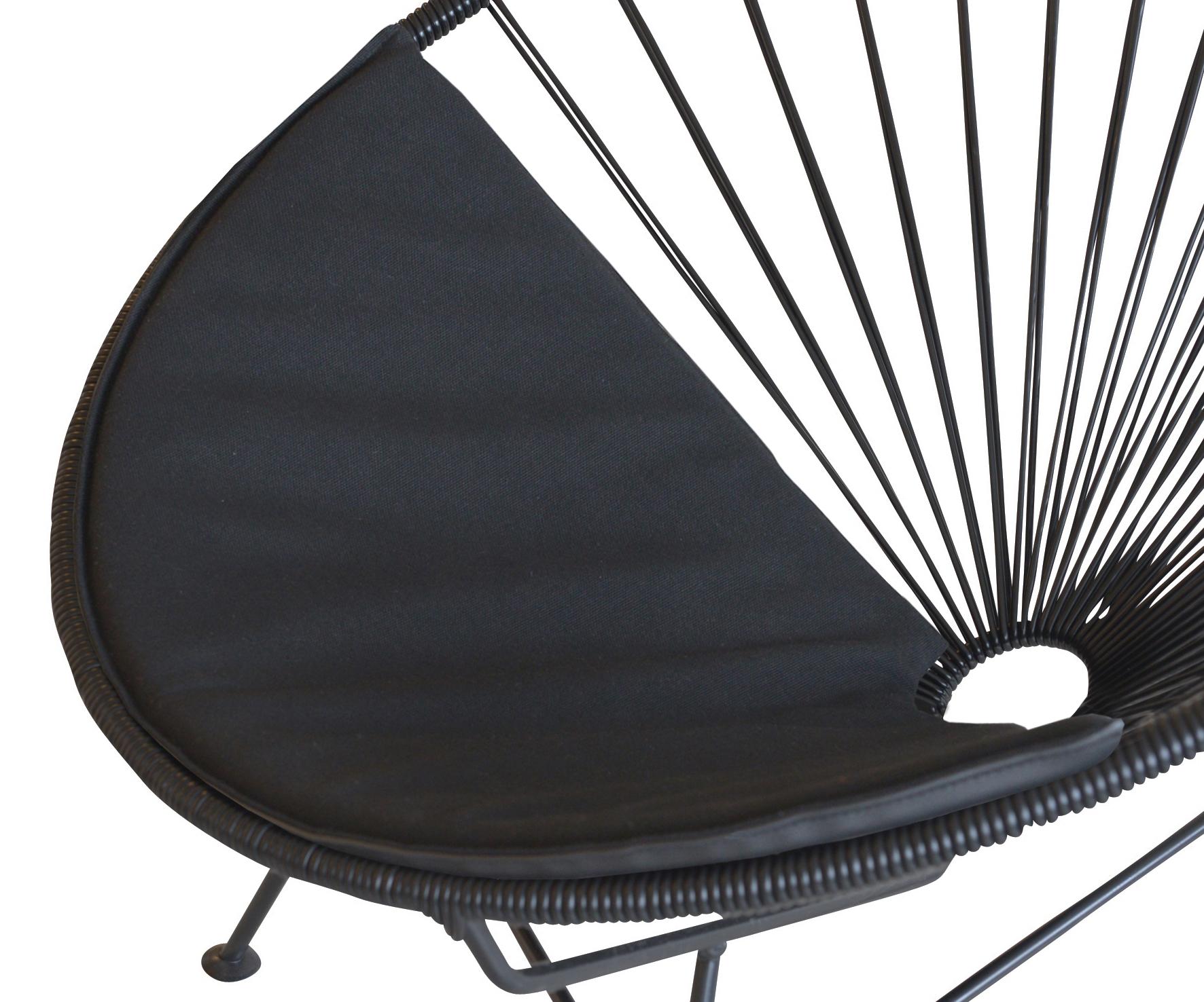 Verniciatura a polvere Sedia Acapulco nera con cuscino nero di OK Design in vendita