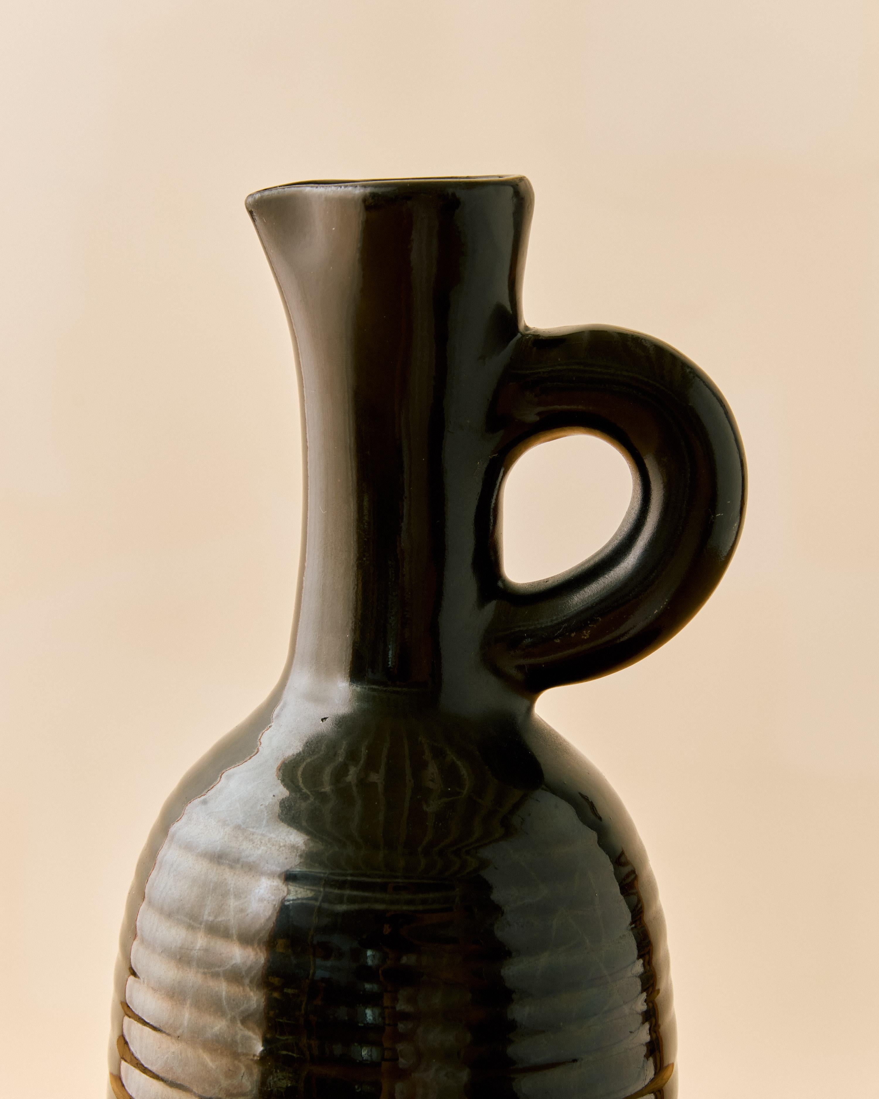 Francese Vaso a coste in ceramica nera Accolay in vendita