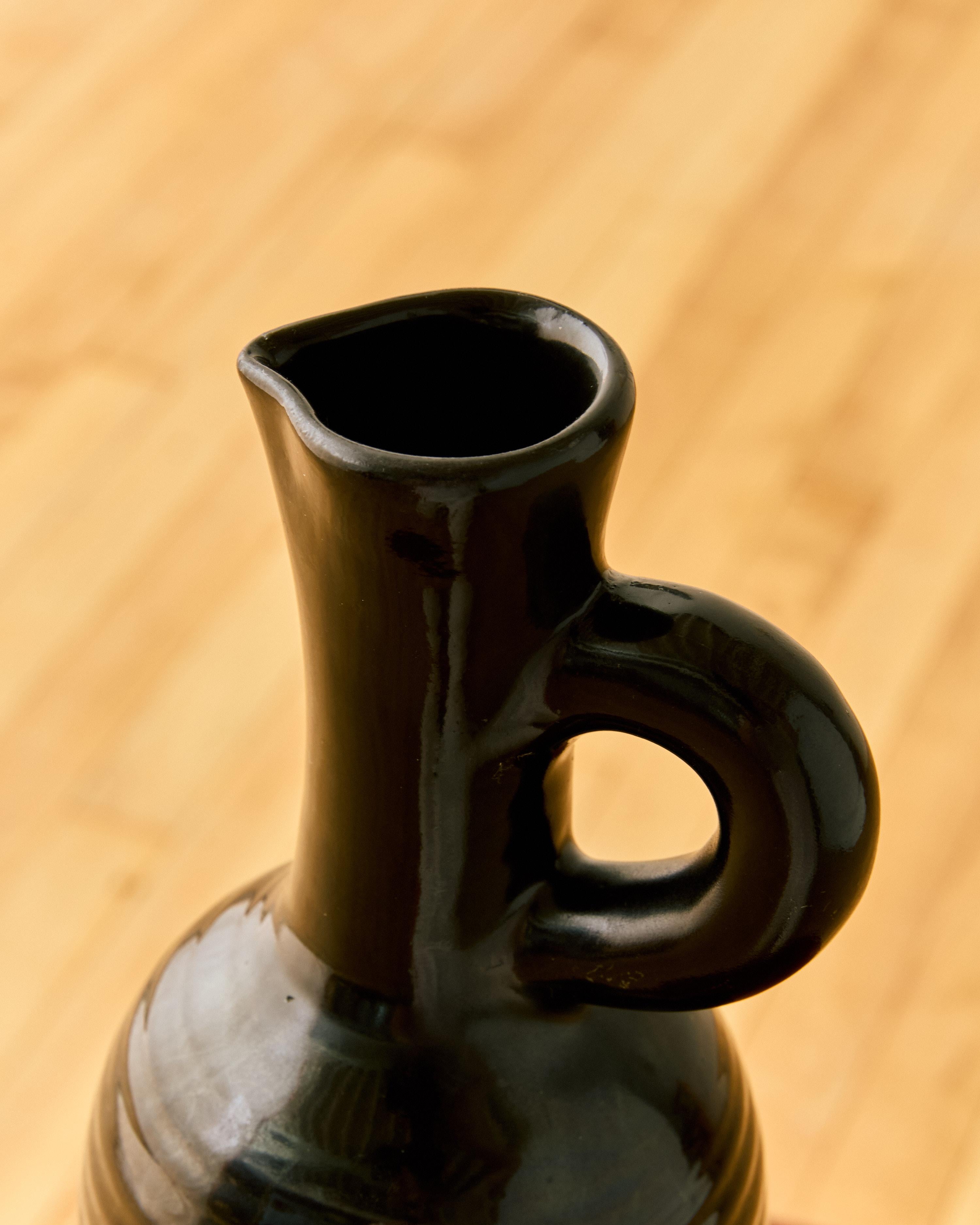 Vaso a coste in ceramica nera Accolay In condizioni buone in vendita a Long Island City, NY