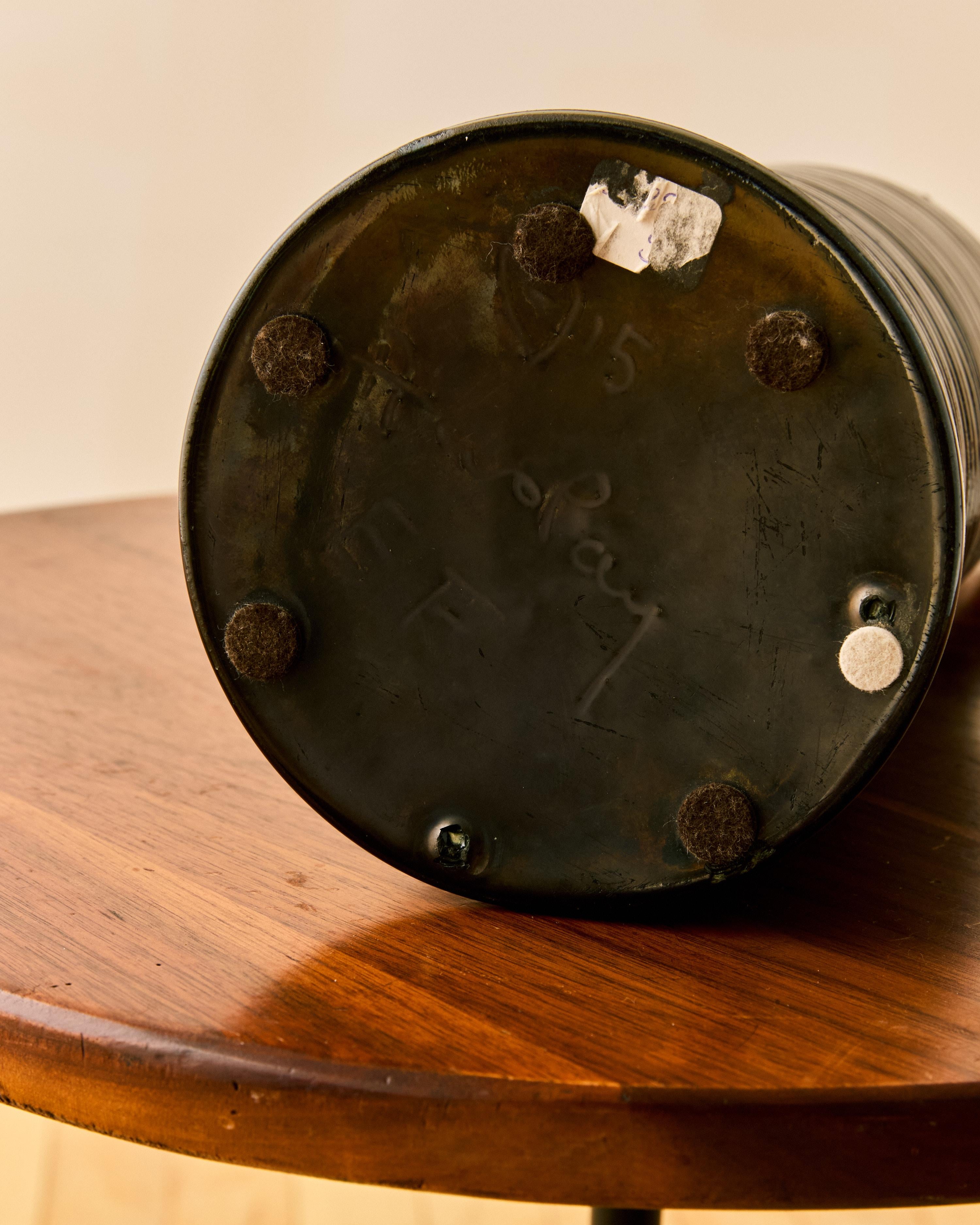 Vaso a coste in ceramica nera Accolay in vendita 1