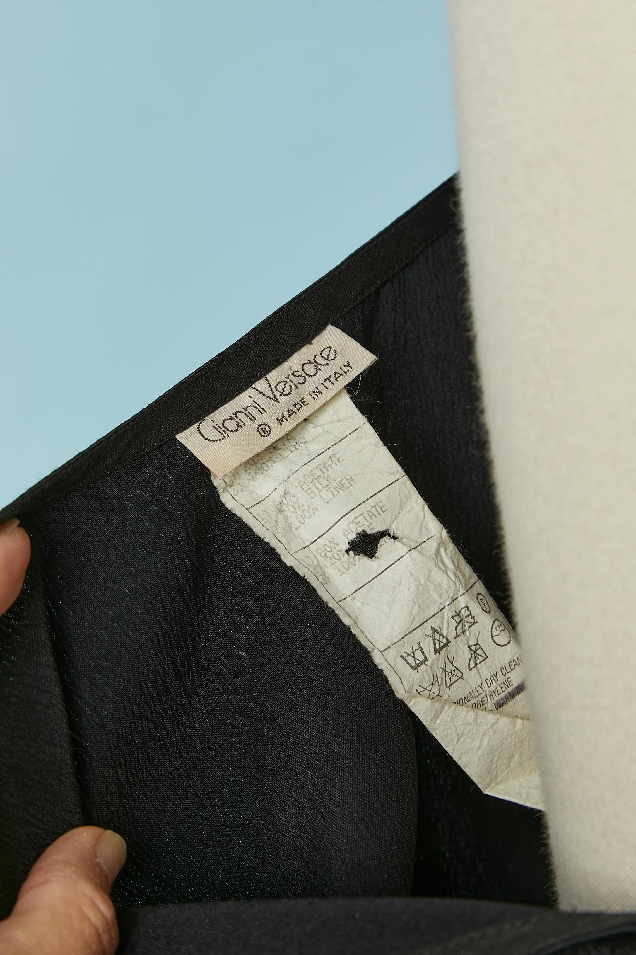 Robe noire en acétate et lin avec longue traîne devant et derrière Gianni Versace en vente 1