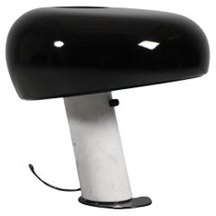 Lampada da tavolo nera Achille and Pier Giacomo Castiglioni Snoopy