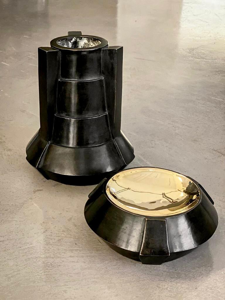 Postmoderne Vase en bronze acide noir par Lupo Horiōkami en vente