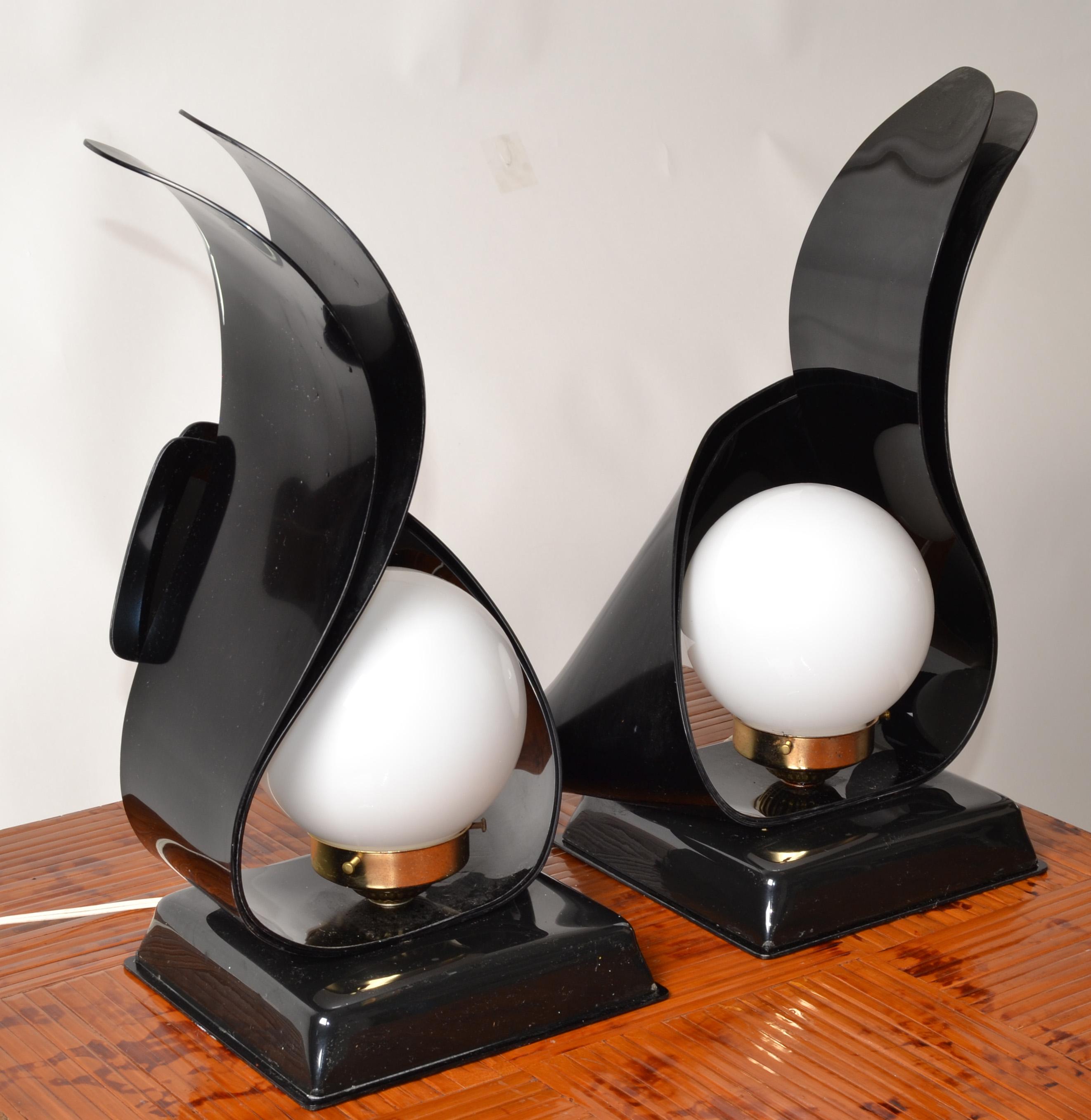 Paar skulpturale Tischlampen aus schwarzem Acryl von Acryldesign, Mid-Century Modern (amerikanisch) im Angebot
