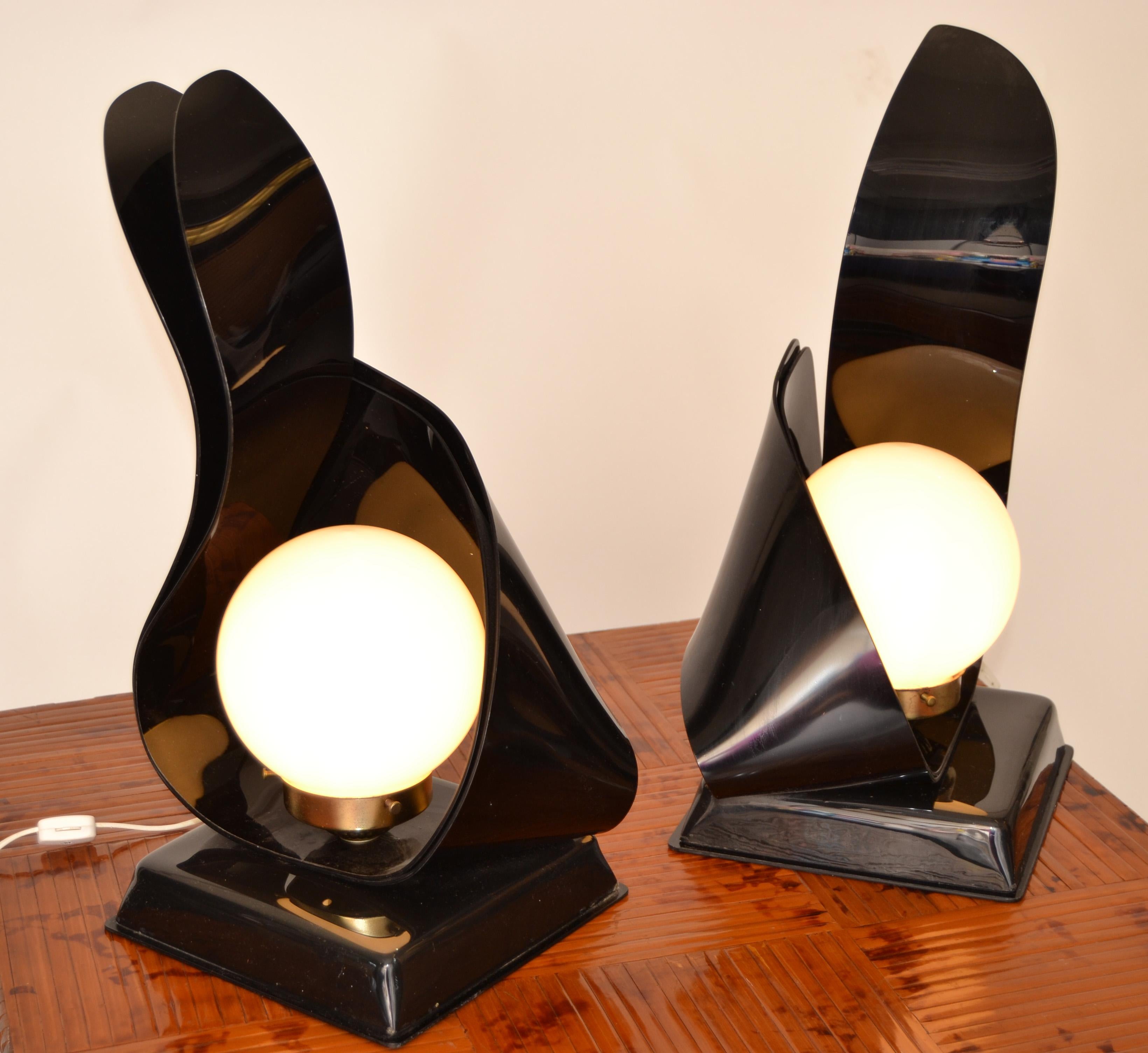 Pair, Black Acrylic Sculptural Table Lamps by Acrylic Design Mid-Century Modern In Good Condition For Sale In Miami, FL