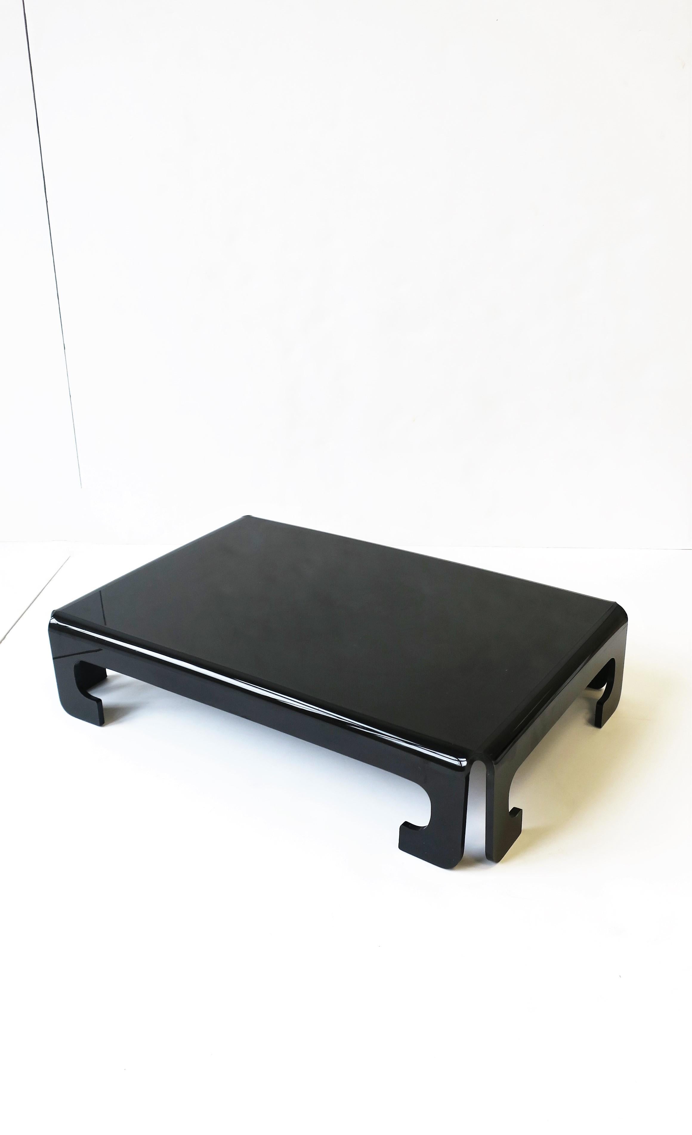 A jet-black acrylic tray or portable elevated shelf, circa late-20th century. In the modern Chinoiserie design style.

Dimensions: 12.38