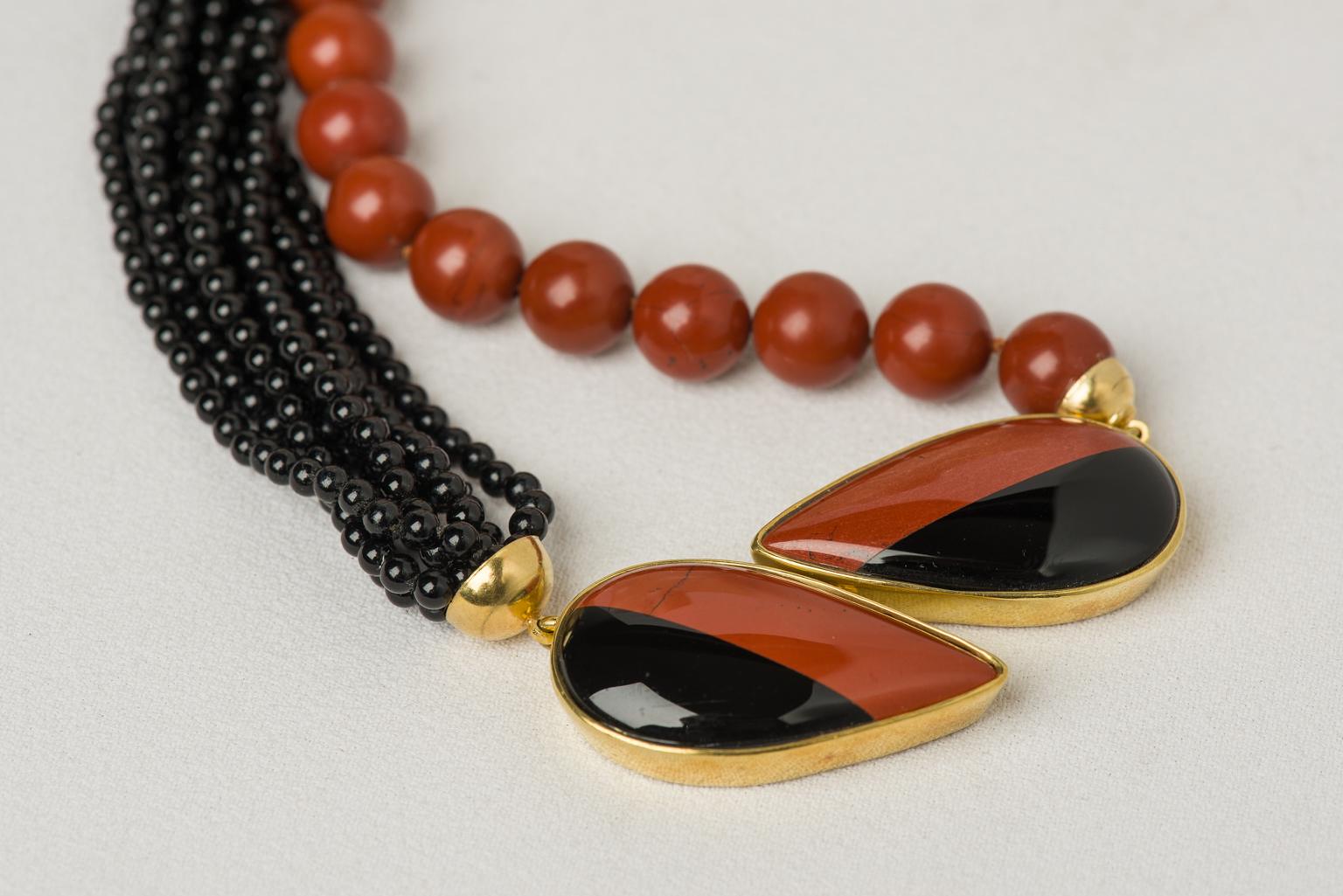 Hand-Carved Necklace in Black Agata and Red Jasper on Gold For Sale