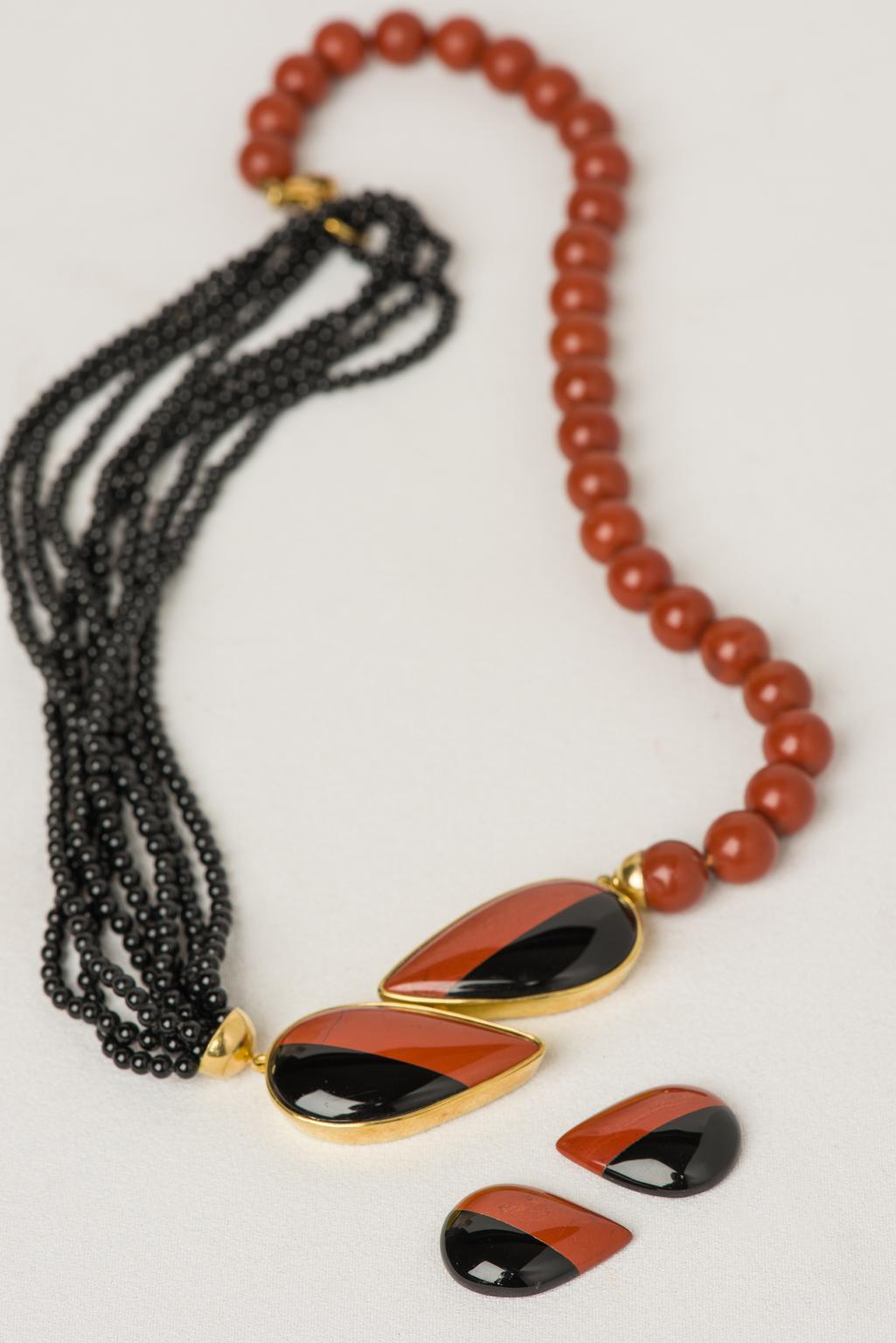 Agate Necklace in Black Agata and Red Jasper on Gold For Sale