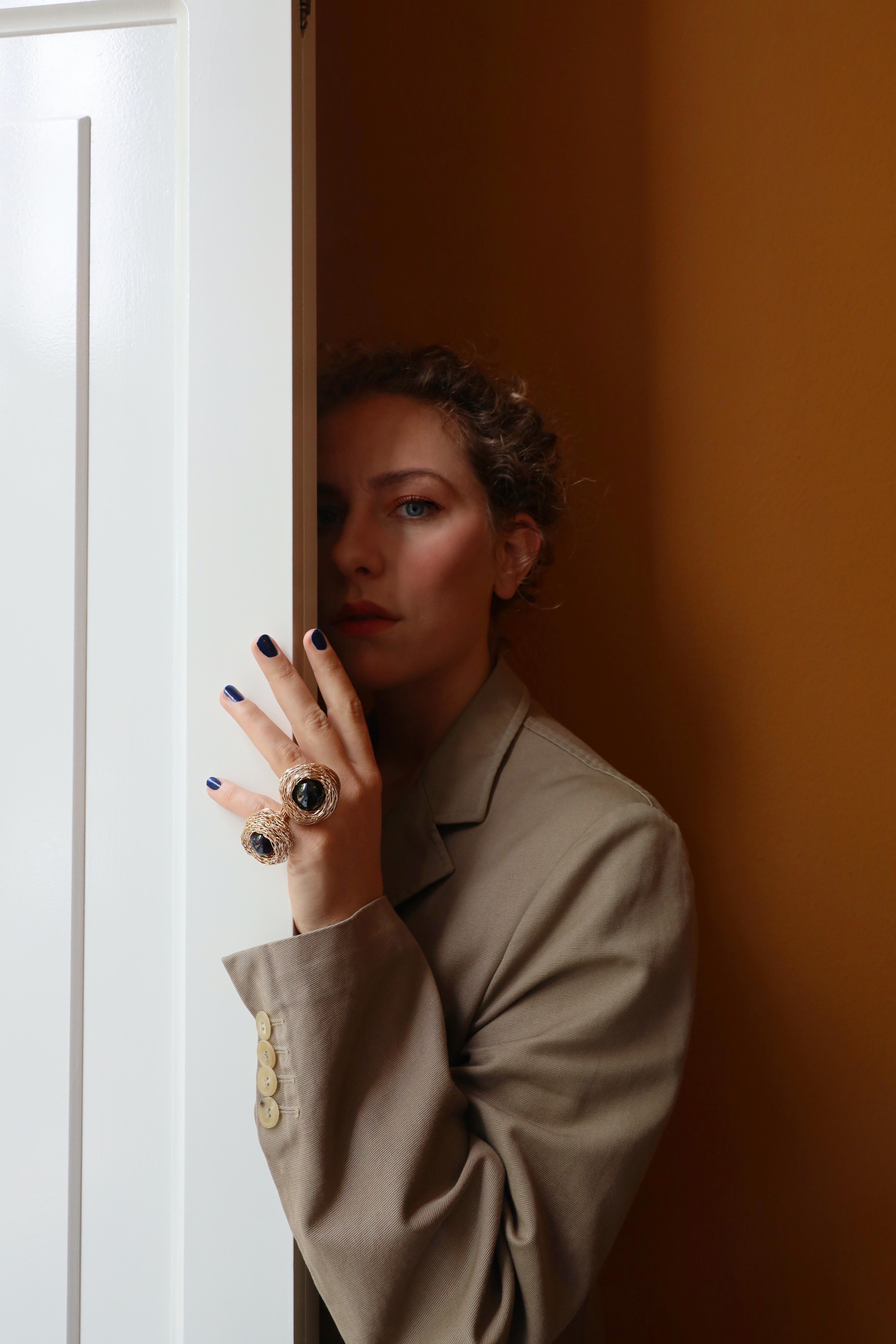 Round Cut Black Agate 14 kt Rose gold F. one-off Minimal style Cocktail Ring by the artist For Sale