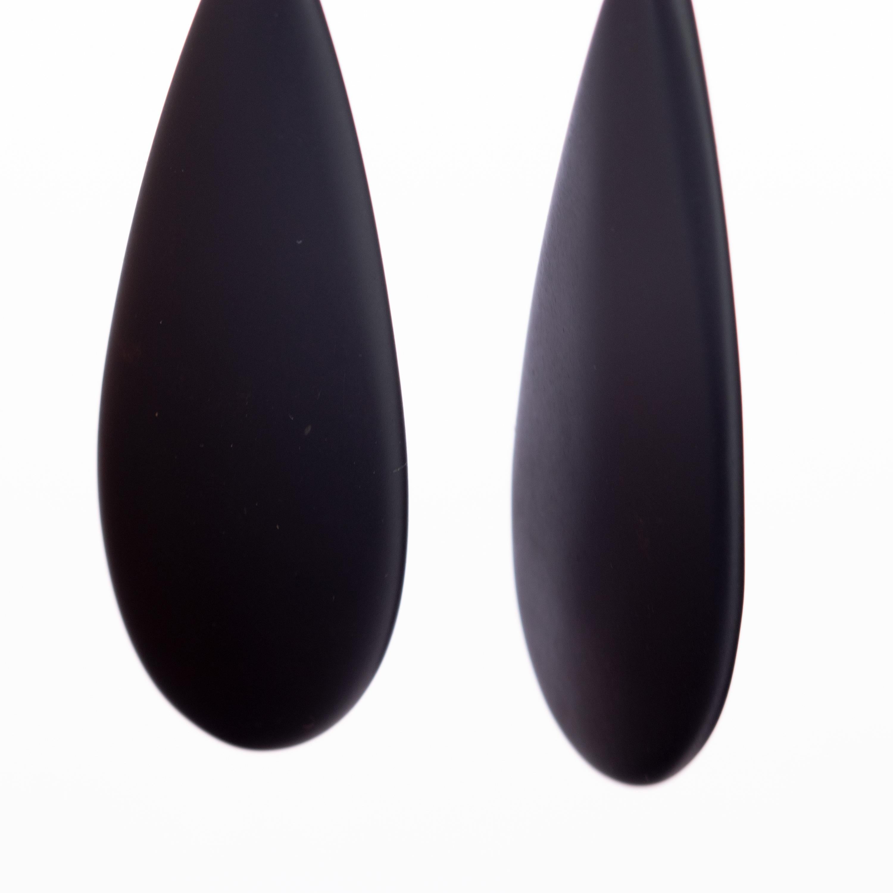 Art Nouveau Agata nera in oro 18 carati Cocktail Sharp Flat Tear Drop Dangle Orecchini d'arte lunghi in vendita