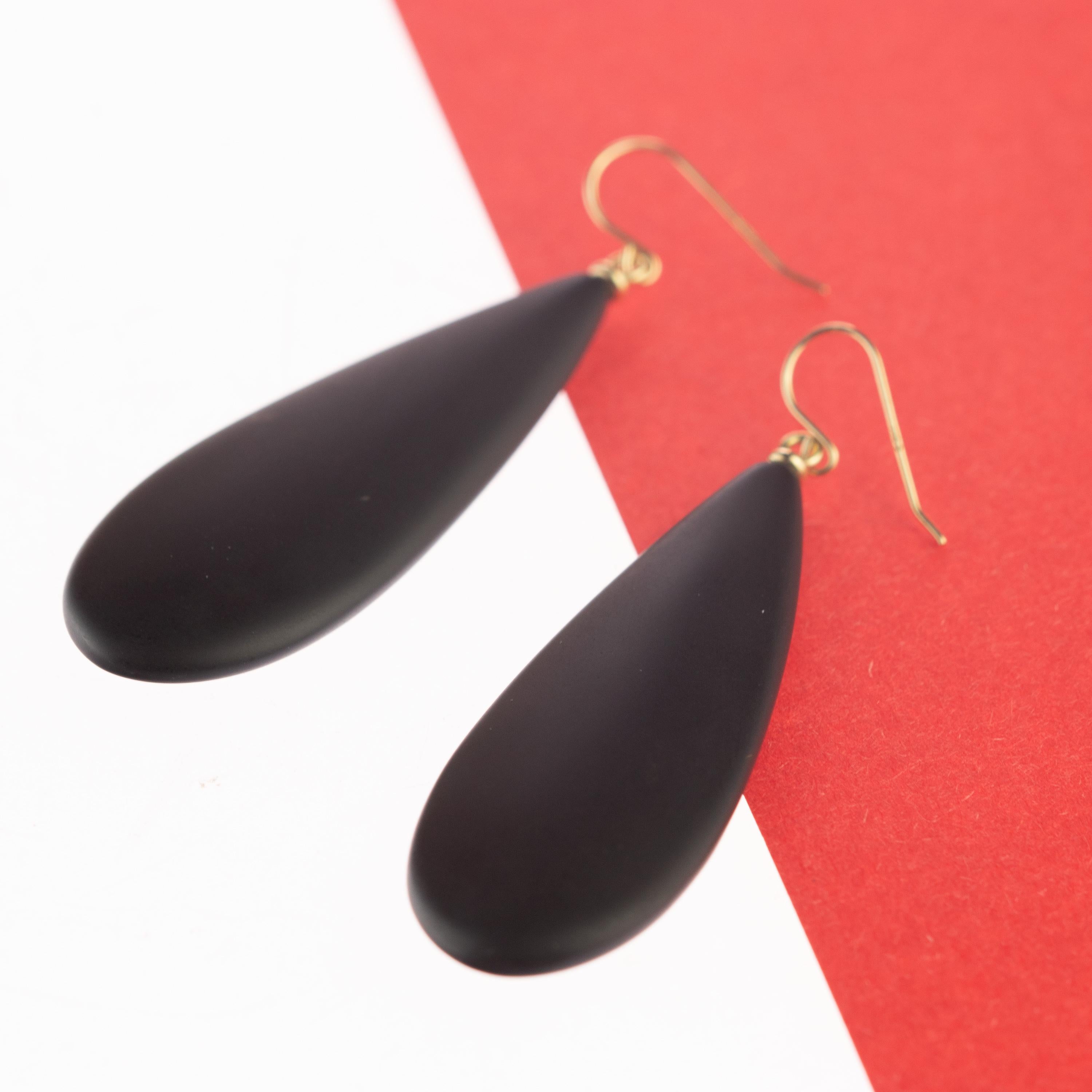 Agata nera in oro 18 carati Cocktail Sharp Flat Tear Drop Dangle Orecchini d'arte lunghi In condizioni discrete in vendita a Milano, IT