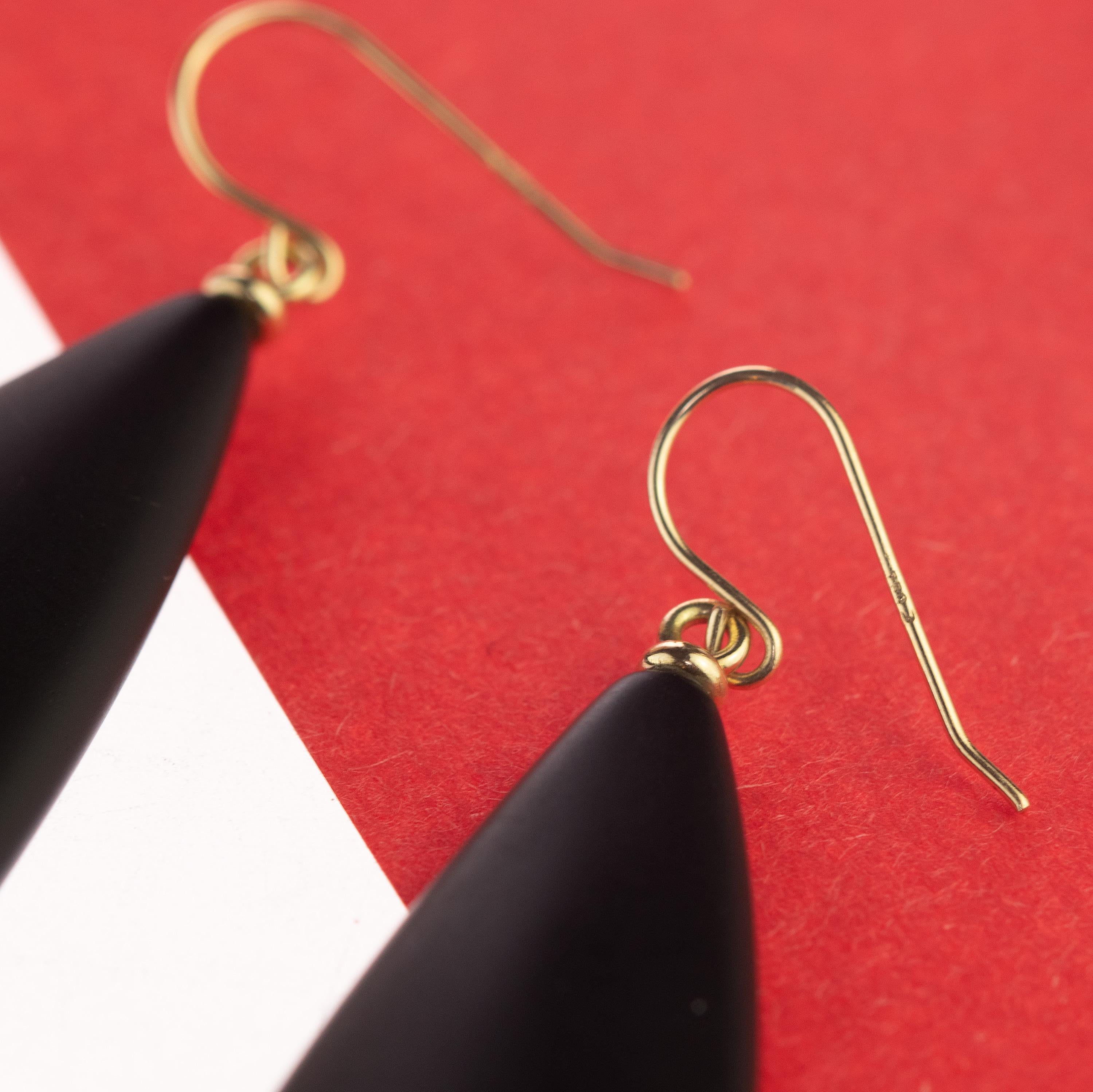 Donna Agata nera in oro 18 carati Cocktail Sharp Flat Tear Drop Dangle Orecchini d'arte lunghi in vendita