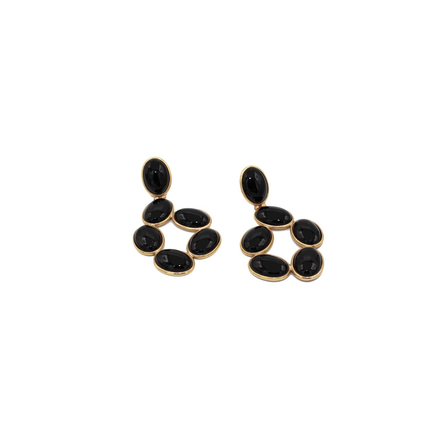 Fashion earrings in 18kt yellow gold and black agate cabochons. 
Pierce and post system. 
n. 12 small black agate oval cabochons ct. 52
Yellow Gold g. 6


