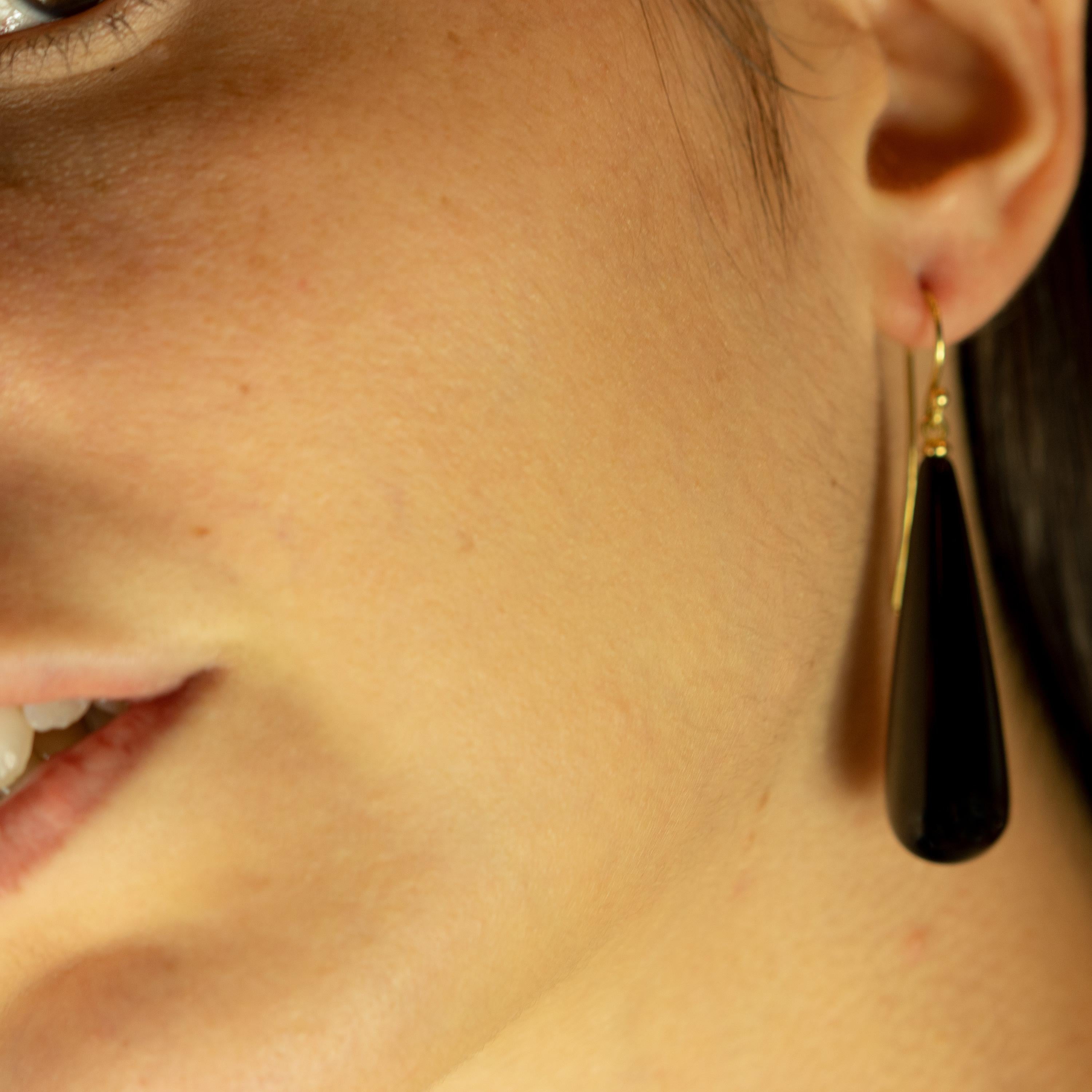 Orecchini da cocktail in agata nera in oro giallo 18 carati con pendente a lacrima, realizzati in modo artigianale. In condizioni Nuovo in vendita a Milano, IT