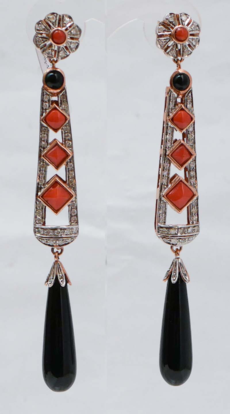 Boucles d'oreilles en agate noire, corail, diamants, or rose et argent. en vente