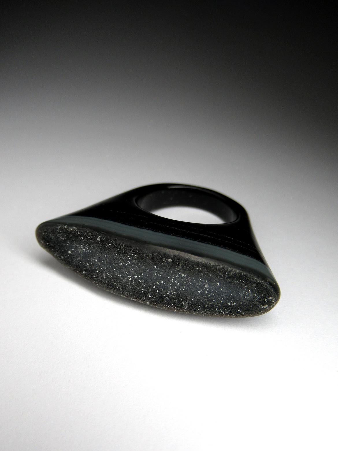 Non taillé Bague solide en cristaux d'agate noire cadeau en pierre noire fait à la main en vente