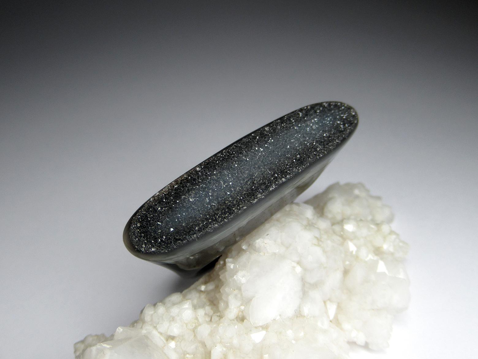 Bague solide en cristaux d'agate noire cadeau en pierre noire fait à la main en vente 2