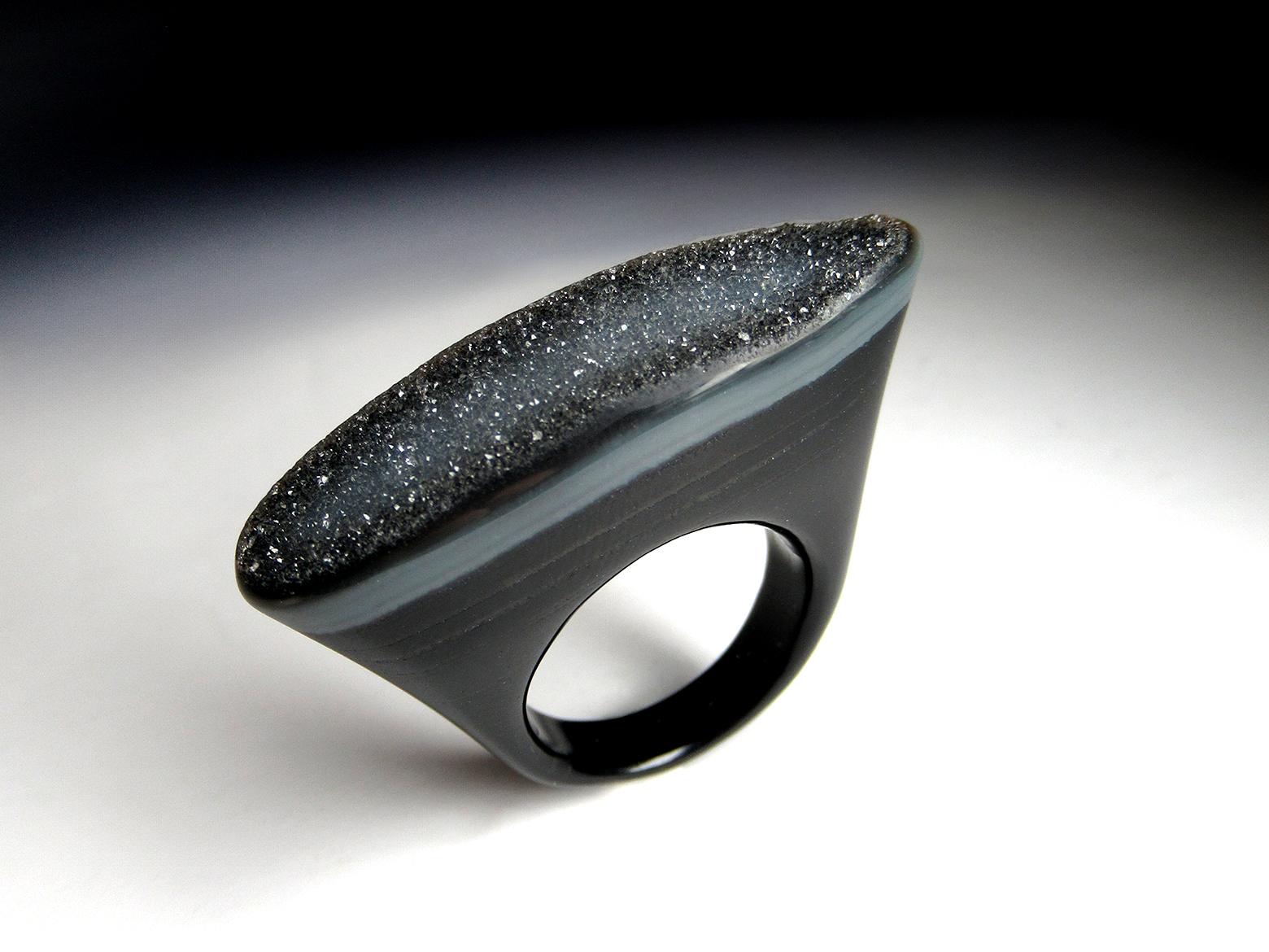 Bague solide en cristaux d'agate noire cadeau en pierre noire fait à la main en vente 3