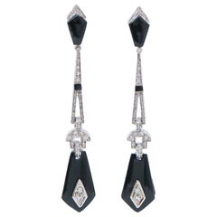 Ohrringe aus schwarzem Achat, Diamanten und Platin.