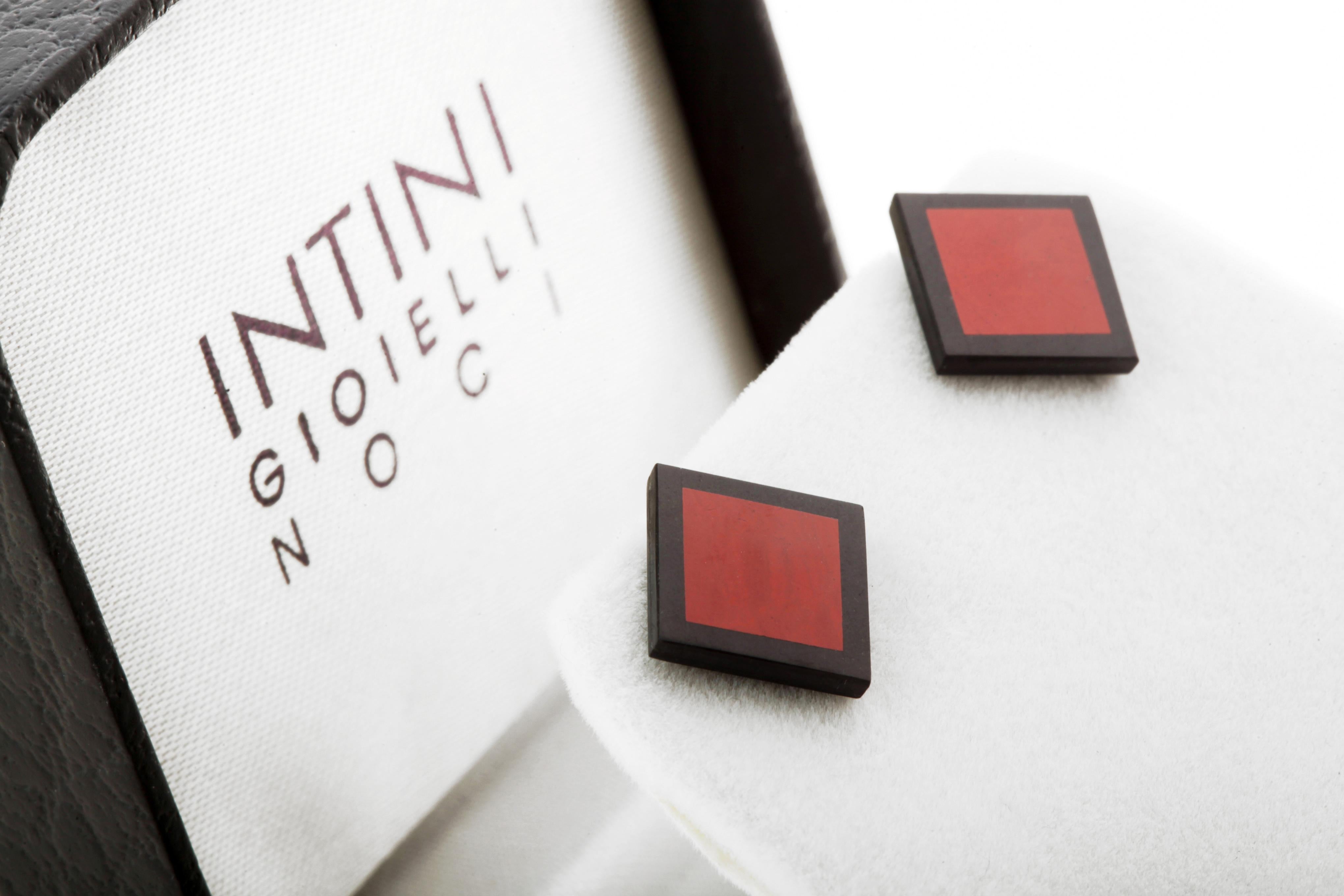 Straordinari e splendidi orecchini con perno in agata e diaspro. Quadrati colorati intagliati che evocano la gioielleria artigianale italiana. Orecchini geometrici, moderni e chic.

Questa pietra è nota come 