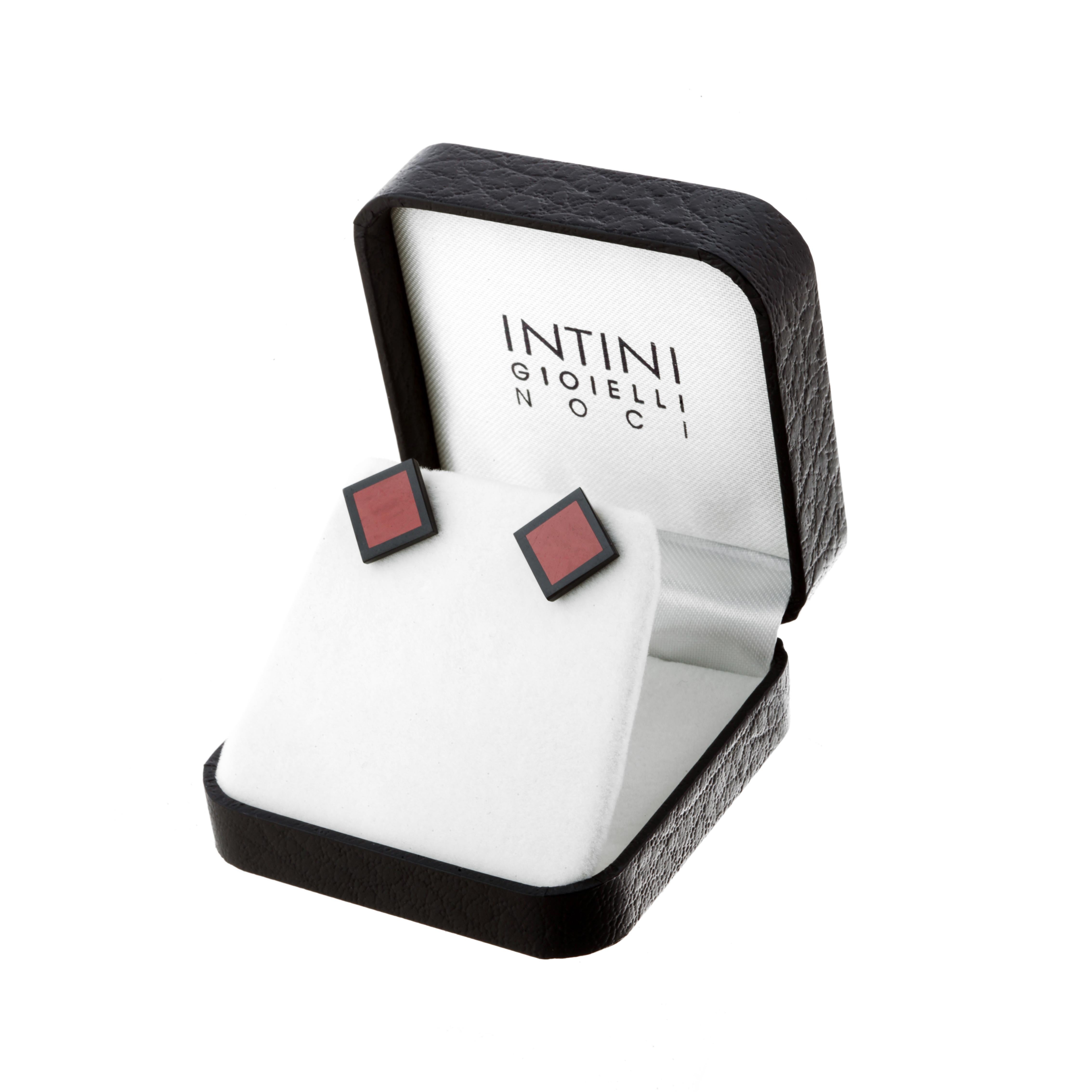 Taglio misto Orecchini di agata nera Diaspro in oro 18 carati con perno quadrato geometrico moderno e chic in vendita