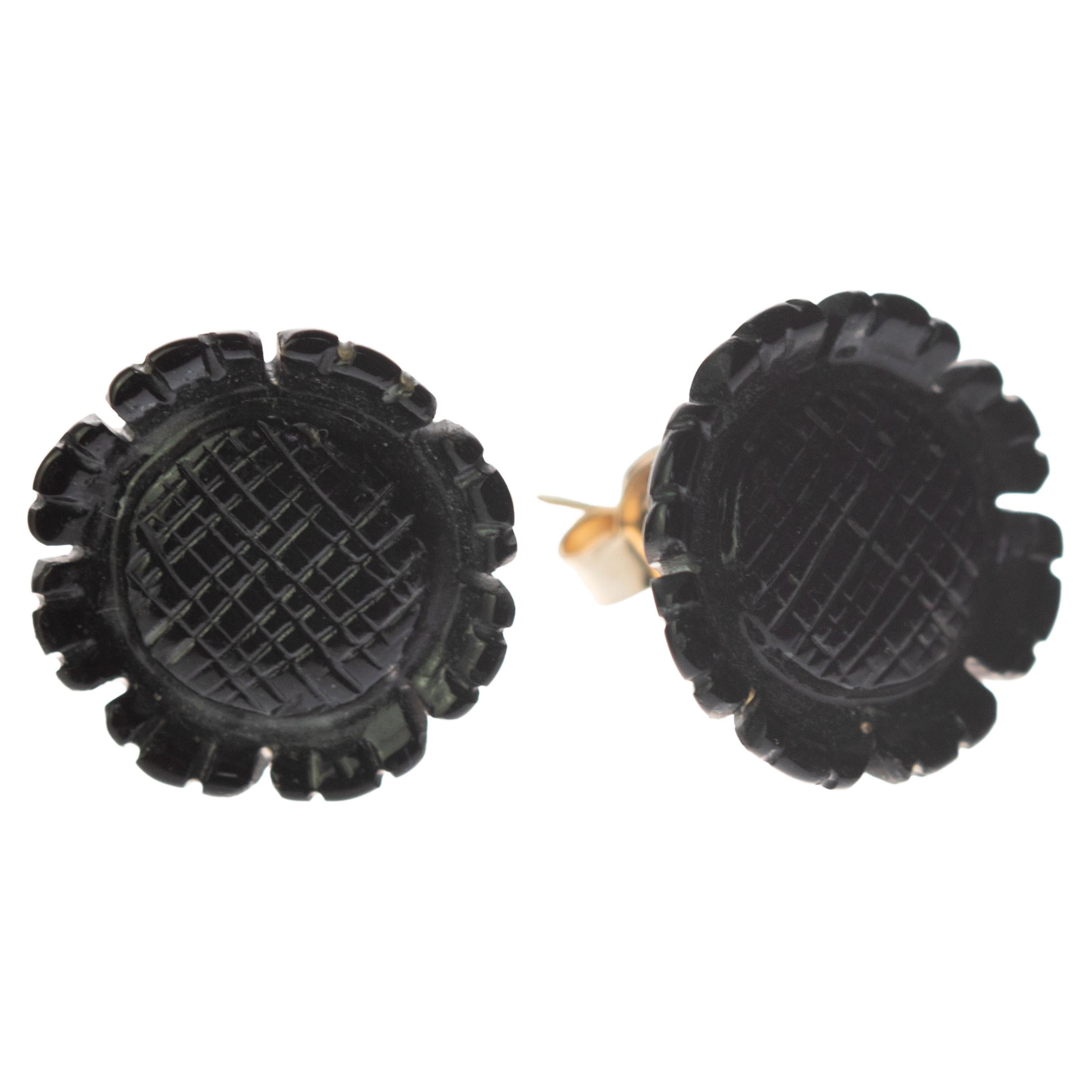 Orecchini di agata nera a fiore fatti a mano da una ragazza italiana con placca d
oro intagliata