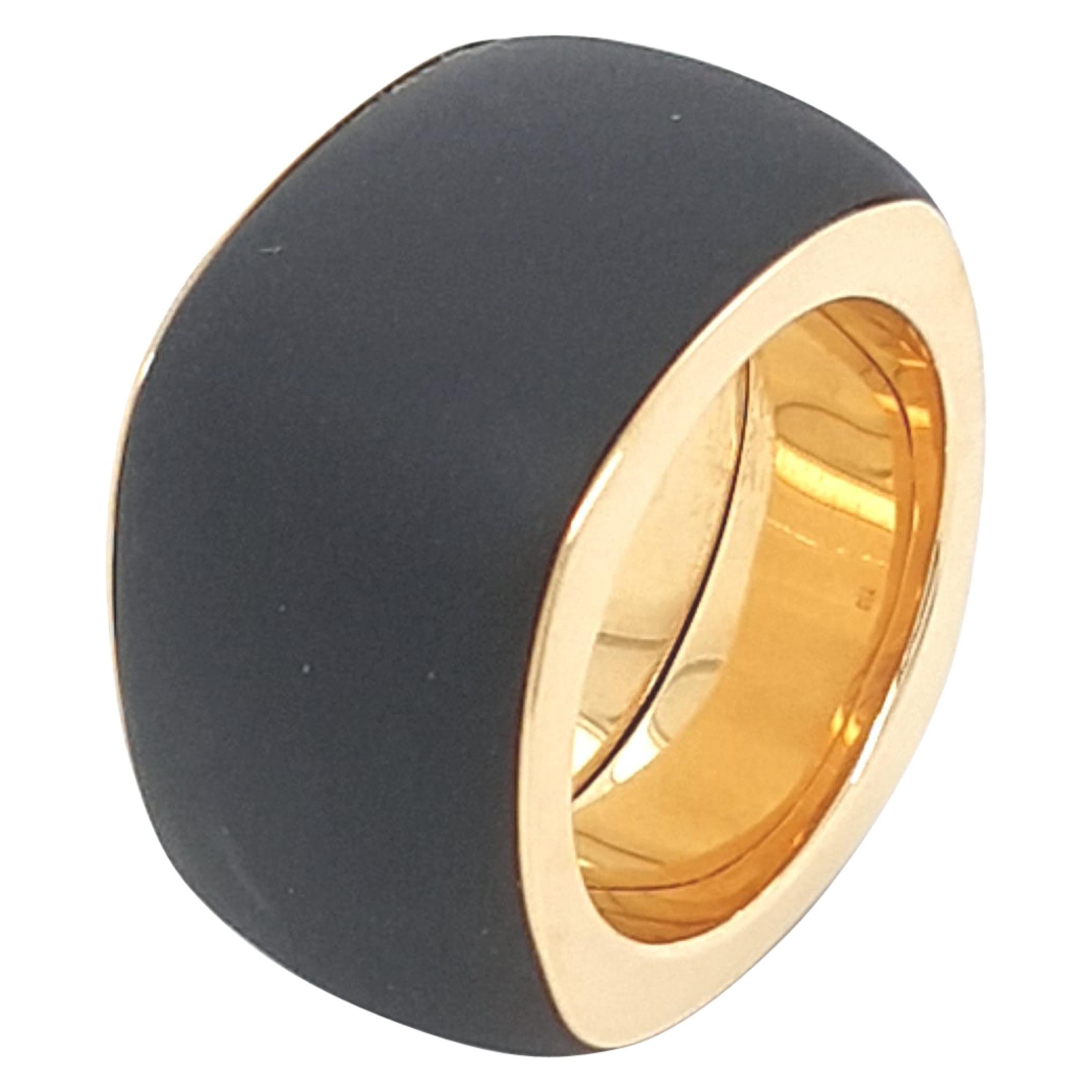 Black Agate Onyx Ring with 18 Carat Yellow Gold, Cushion For Sale