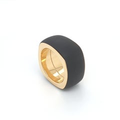 Ring aus schwarzem Achat-Onyx mit 18 Karat Gelbgold, Kissenschliff
