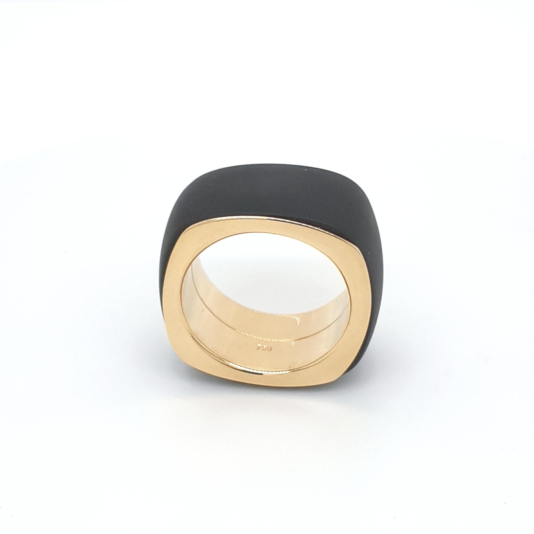 Taille coussin Bague en agate noire et onyx avec or jaune 18 carats, coussin en vente