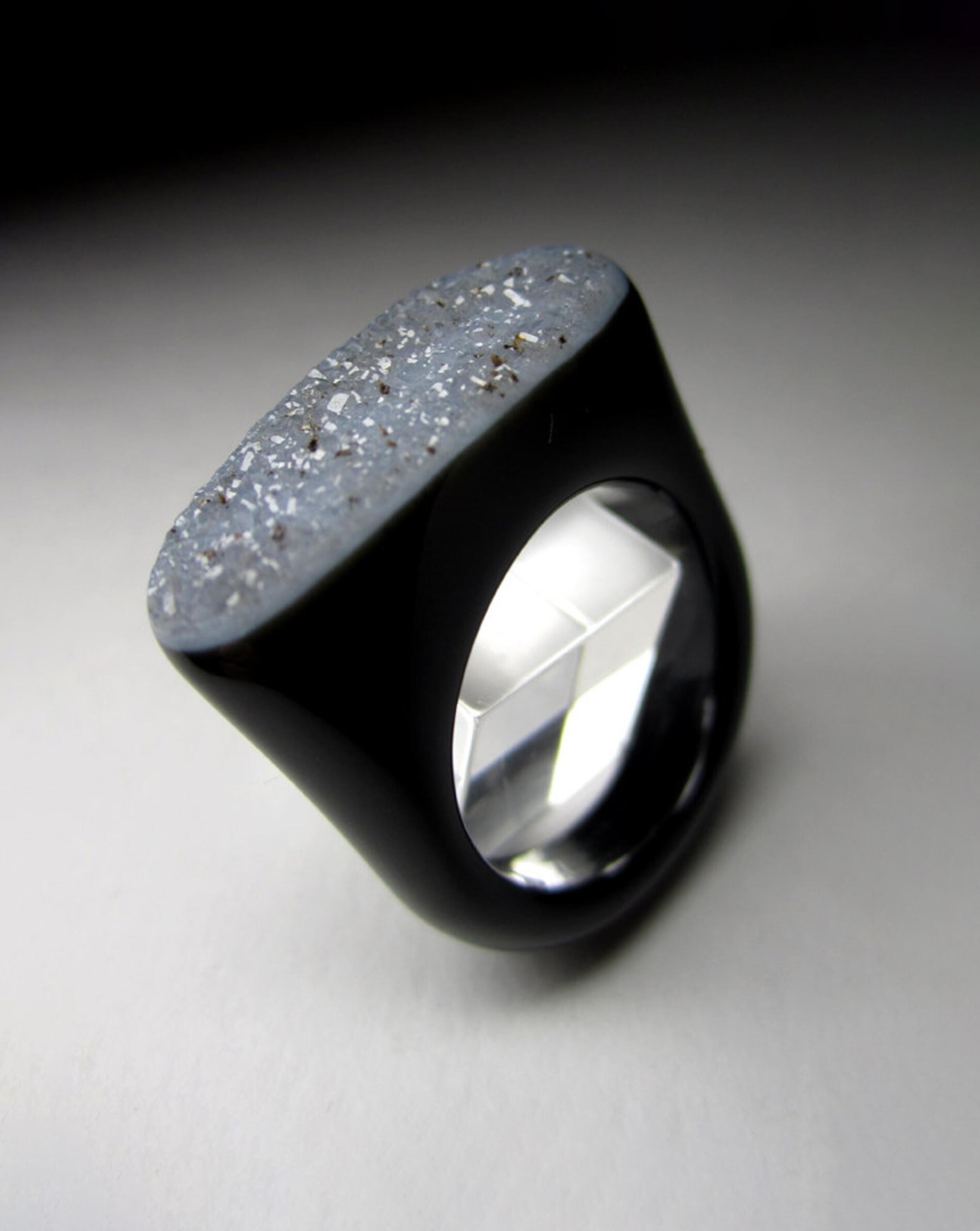 Artisan Bague en cristaux d'agate noire Bague en cristaux d'agate naturelle Bijoux de qualité en vente
