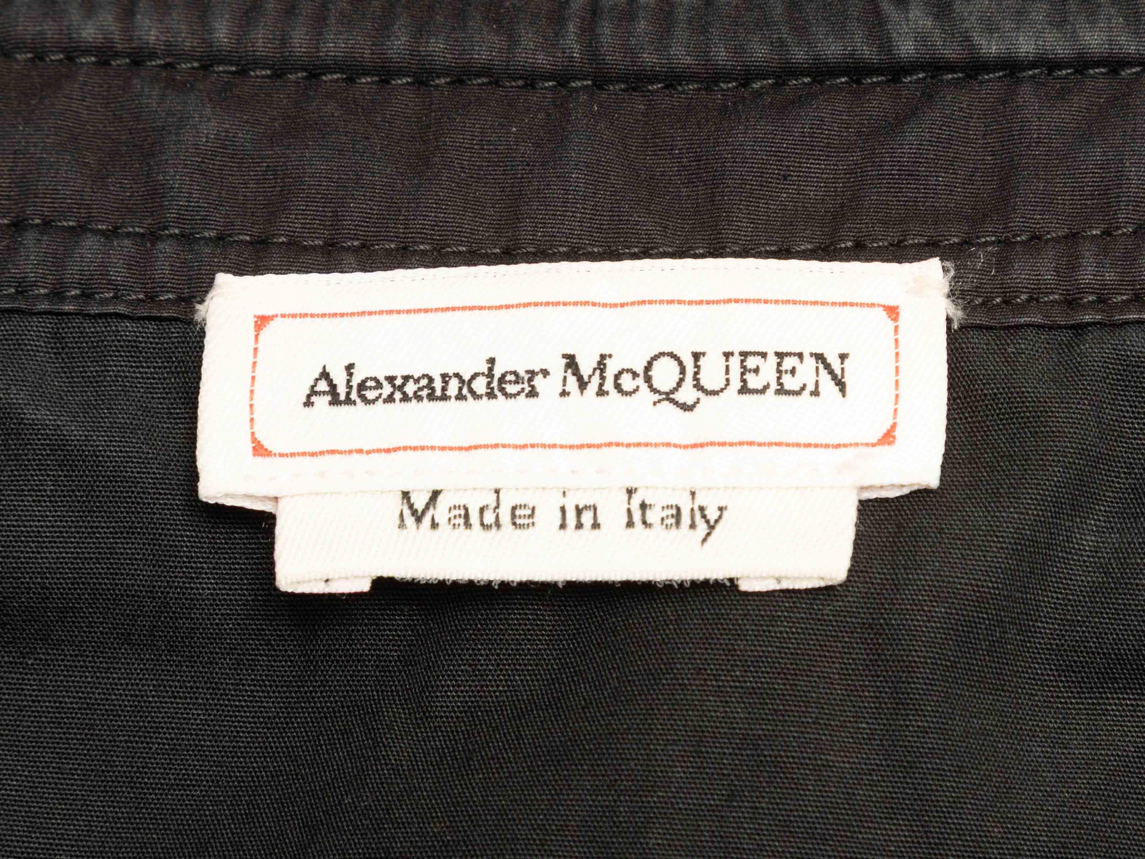 Schwarzes Alexander McQueen Kleid mit Cap-Ärmeln in A-Linie Größe IT 38 im Angebot 1