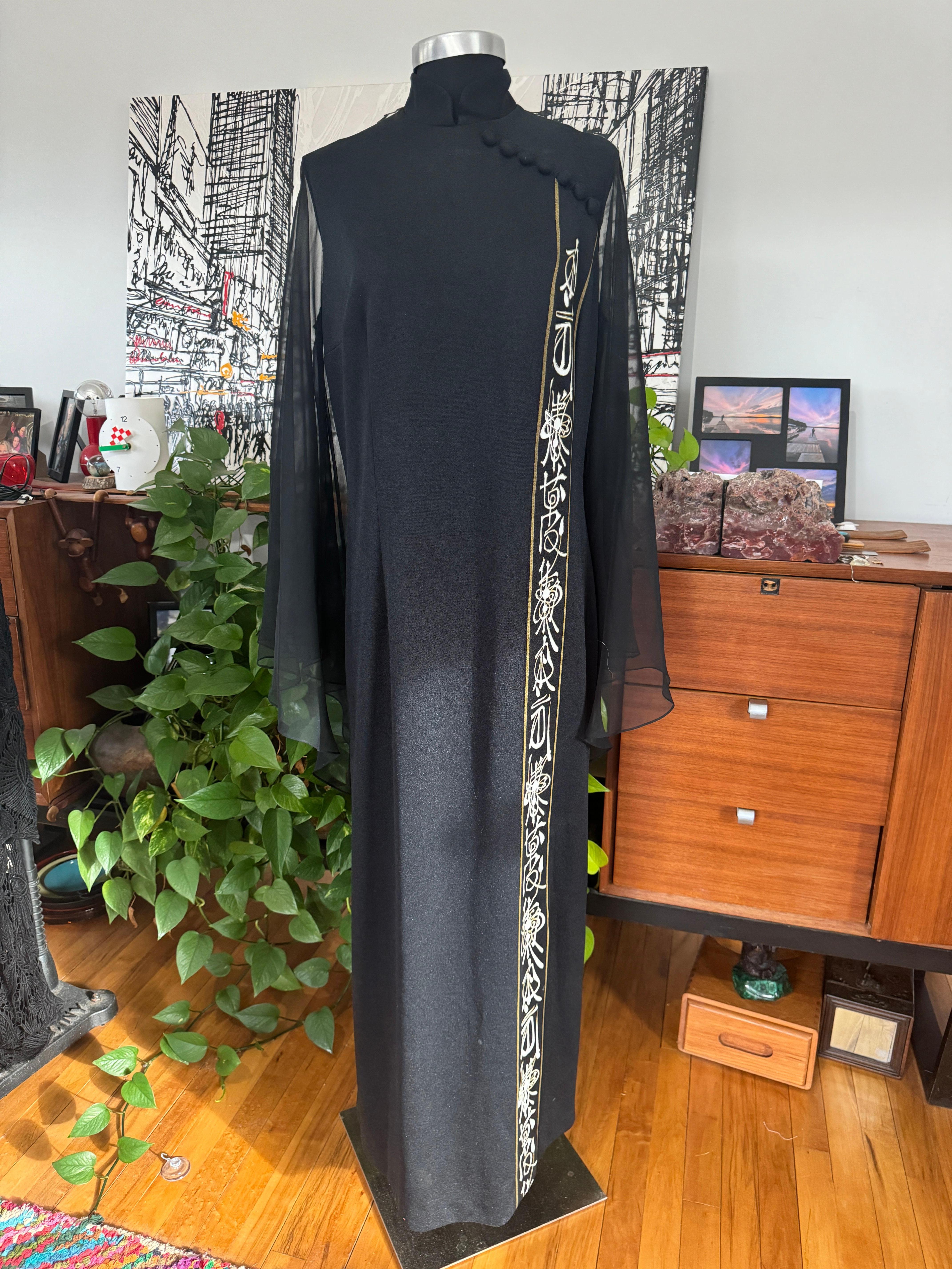 Maxivestido asiático negro ALFRED SHAHEEN Años 70 en venta 7